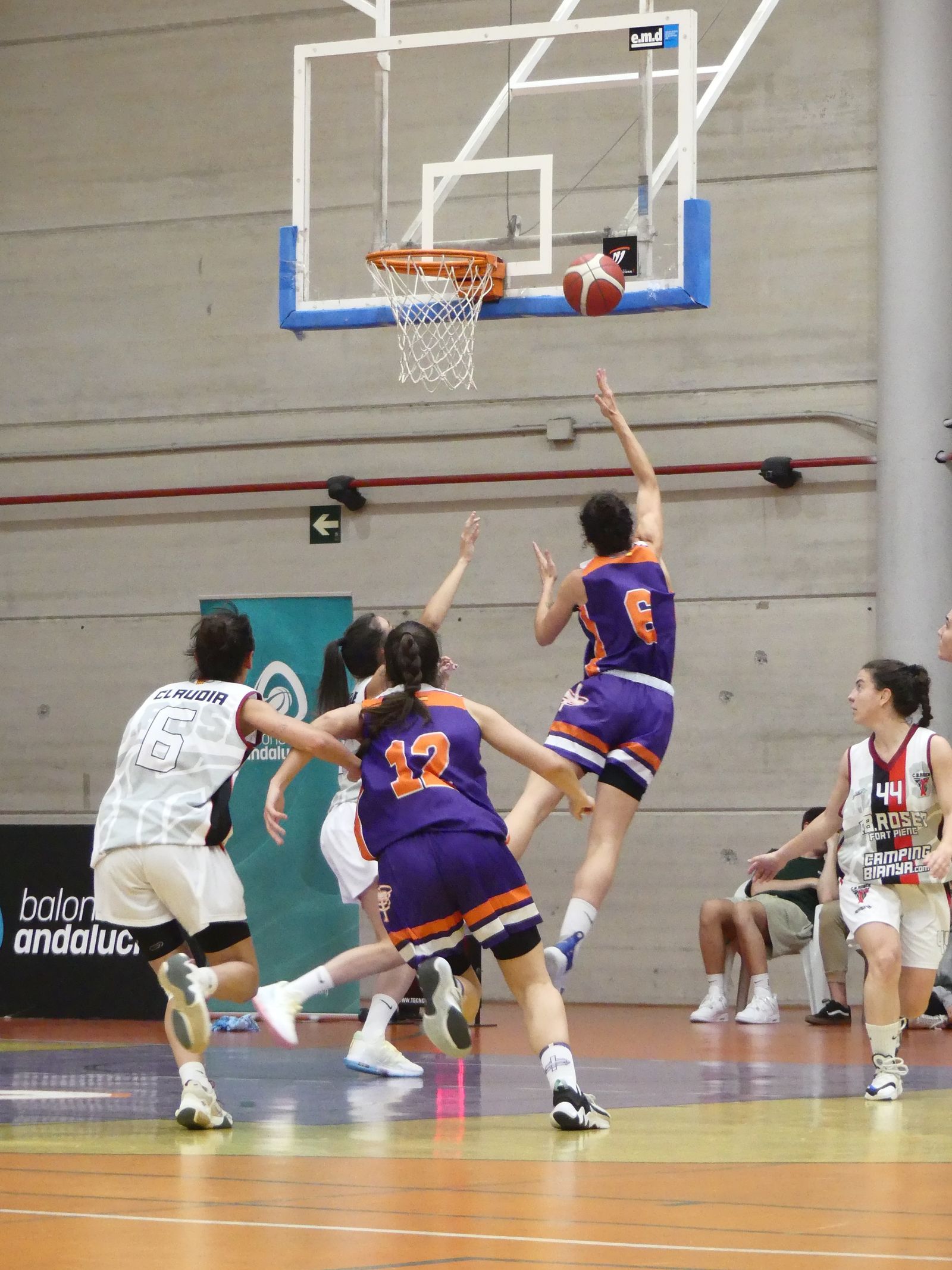 Una acción del partido jugado este jueves por el G+B Granada