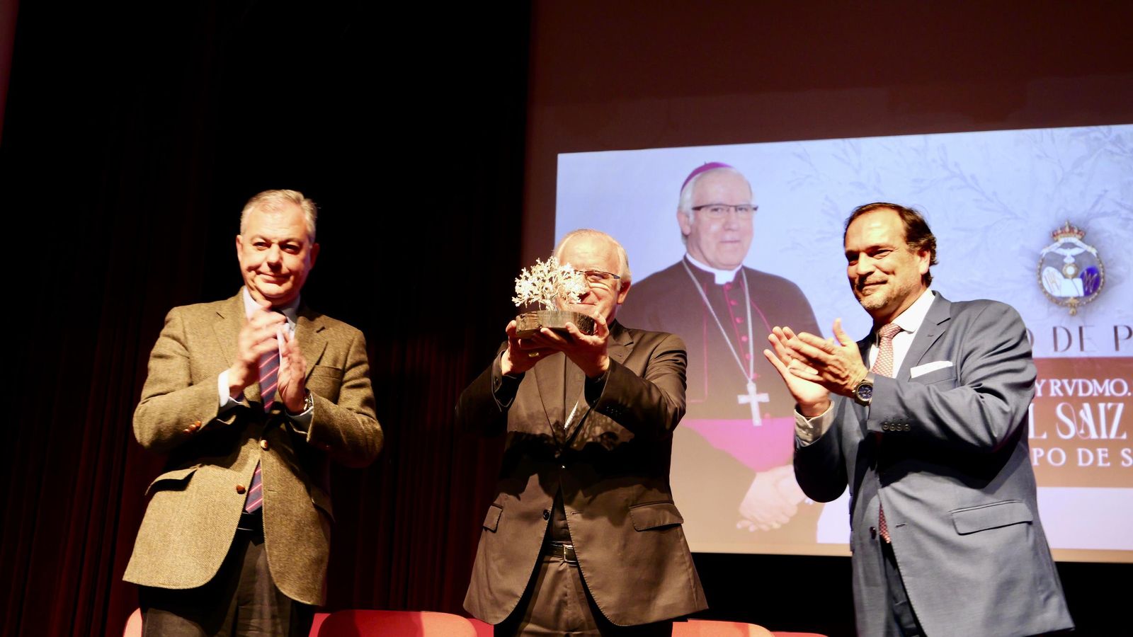 Saiz Meneses recibe el Olivo de Plata