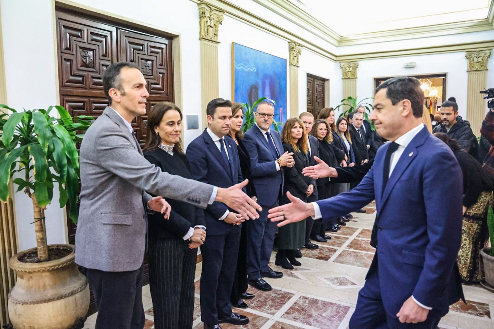 Fotografías del acto de declaración institucional en apoyo a las víctimas del accidente ferroviario de Adamuz y sus familias