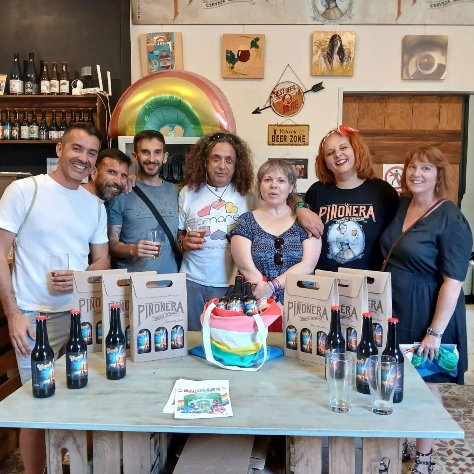 Presentación de la cerveza del Orgullo en La Piñonera