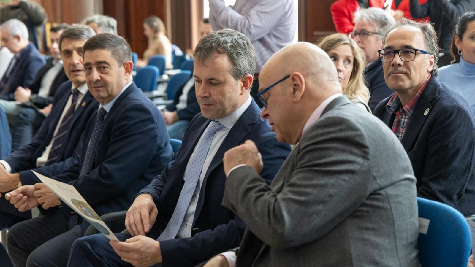 El secretario Antonio Hernando presenta el programa Conéctate 35