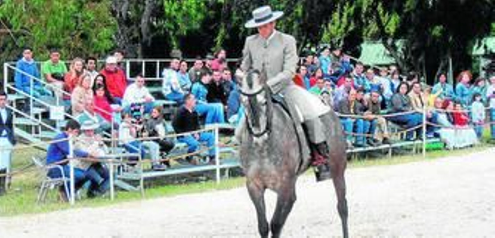 Uno de los jinetes participantes durante su ejercicio, ayer.