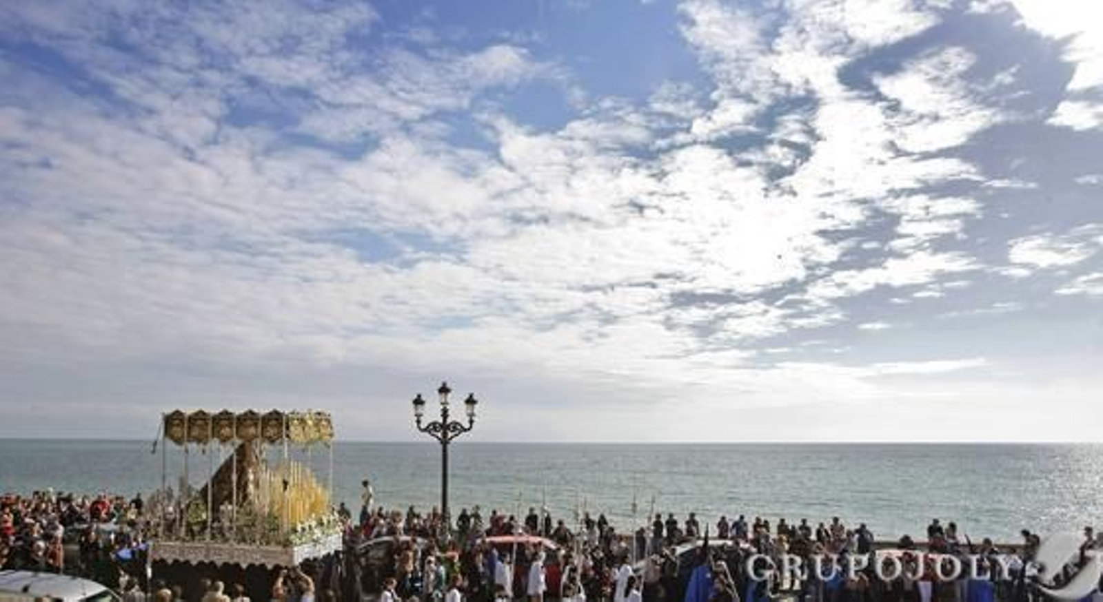 Real, Gremial, Nacional y Marianista Hermandad Sacramental del Santísimo Cristo de las Aguas, Nuestra Señora de la Luz y Asociación de Discípulos de San Juan Evangelista y María Stma. de Guadalupe.

Foto: Julio Gonzalez