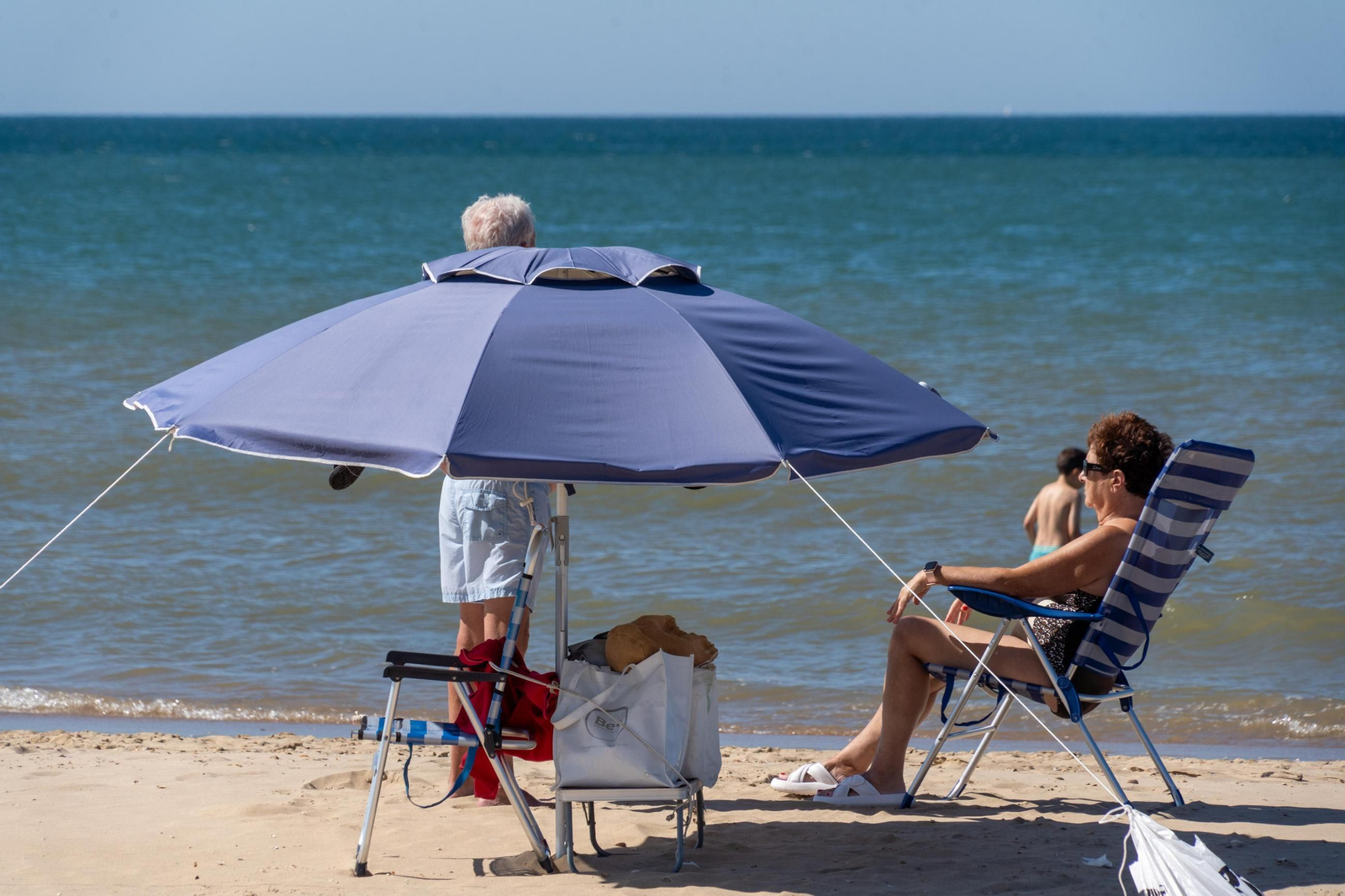 La Playa de la Bota este domingo, soleada, viva&nbsp;y&nbsp;con&nbsp;brisa