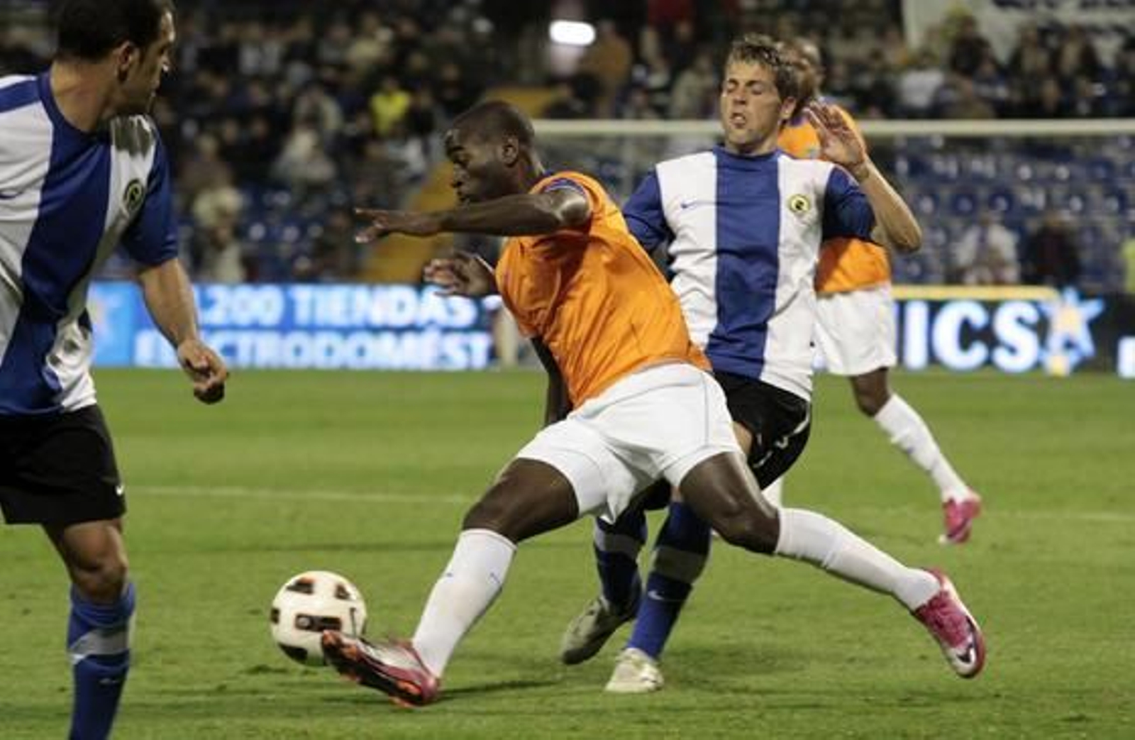 El Málaga empata 0-0 en casa del Hércules y tendrá la oportunidad de decidir la eliminatoria de dieciseisavos de la Copa del Rey en La Rosaleda. / LOF