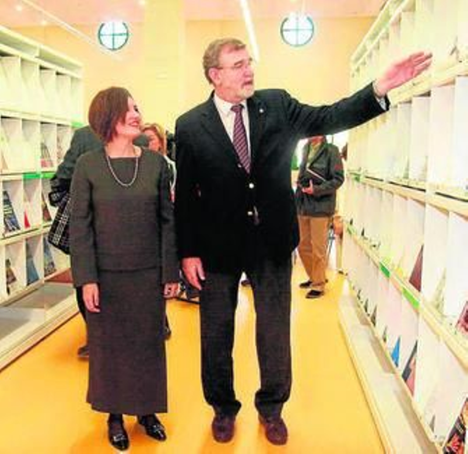 Liñán y Roldán Nogueras, ayer en la biblioteca de Rabanales.