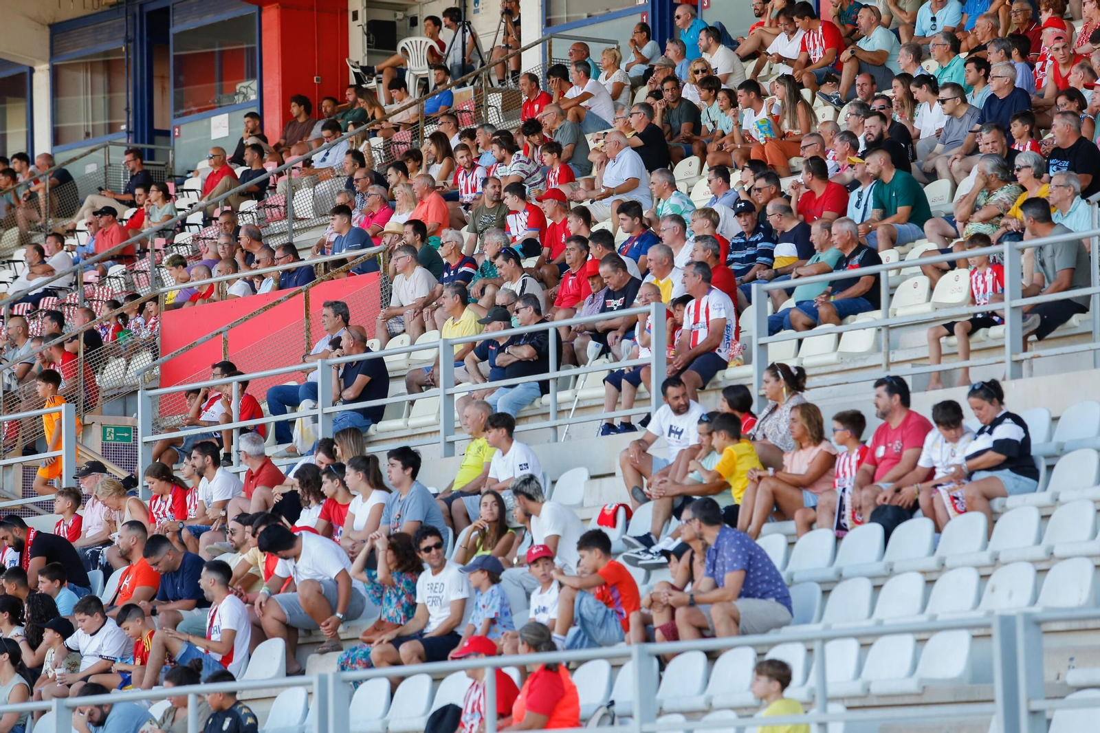Público en la tribuna del Nuevo Mirador en el Trofeo Virgen de la Palma del pasado año