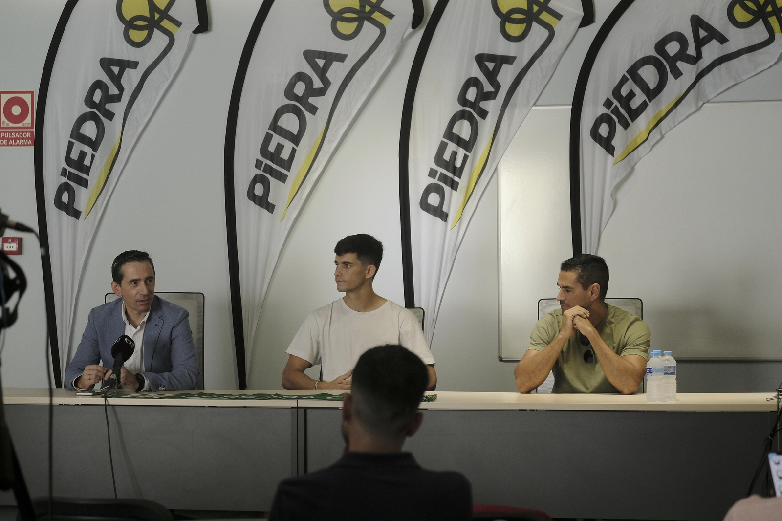 Las imágenes de la presentación de Pablo Picón con el Córdoba CF