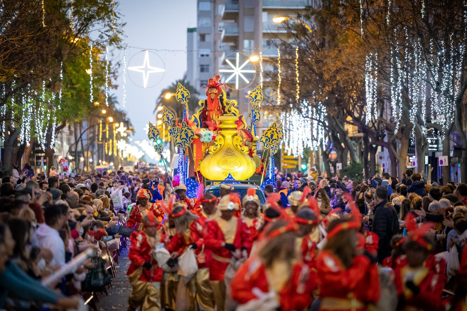 Todas las imágenes de la cabalgata de los Reyes Magos en Cádiz