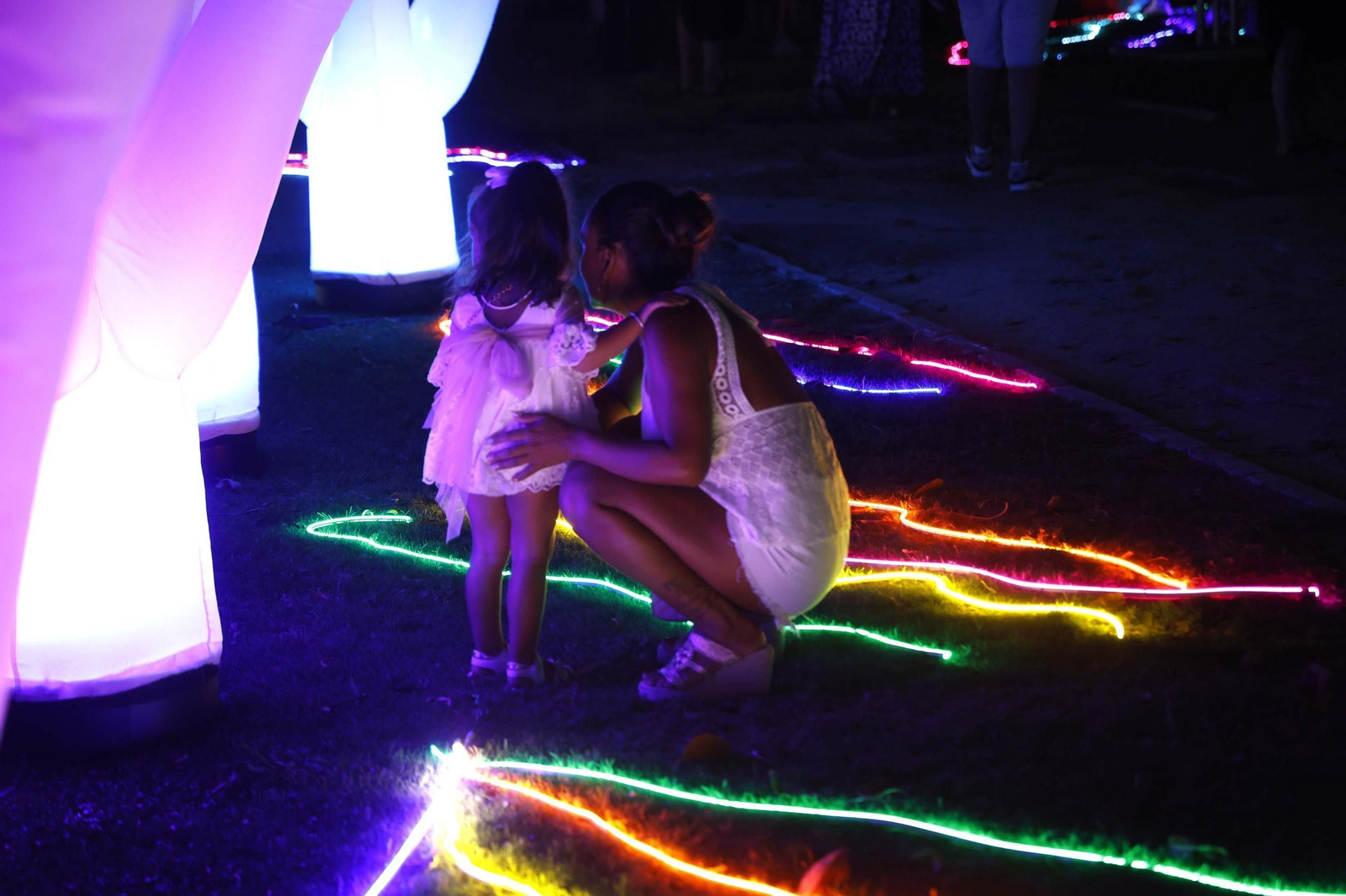 Fotos de los jardines mágicos de la Noche en Blanco de La Línea