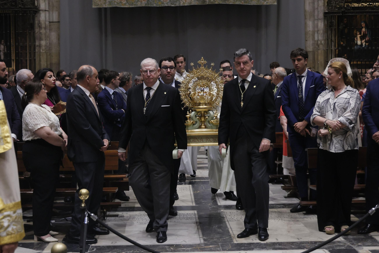 La coronación de la Virgen del Rocío en imágenes
