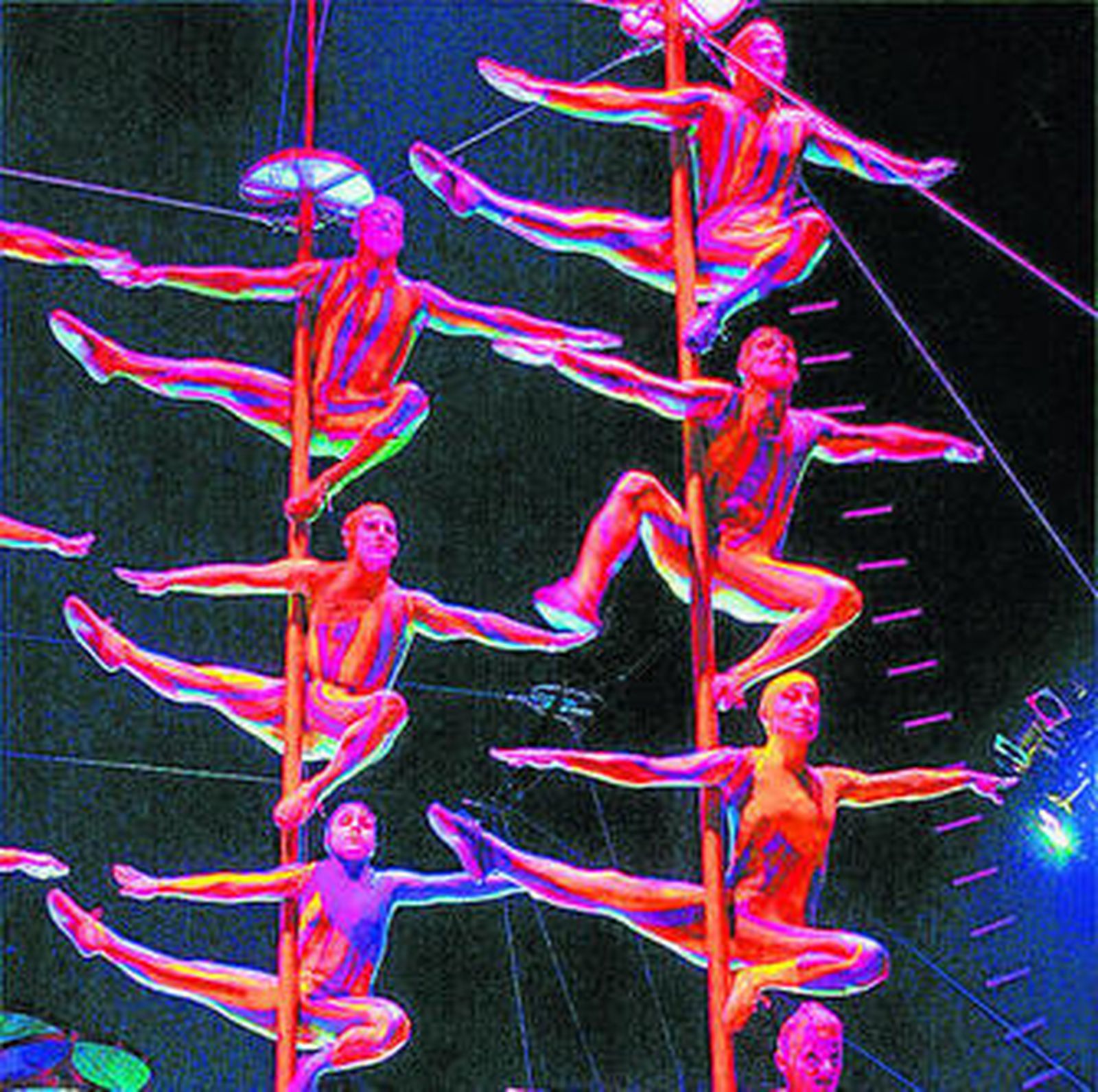 Algunos de los equilibristas del espectáculo.