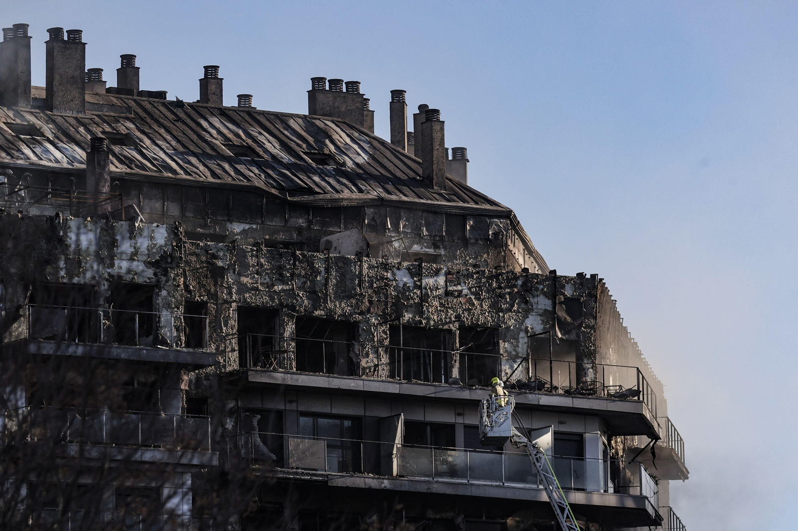 El aspecto desolador de los edificios incendiados El aspecto desolador de los edificios incendiados