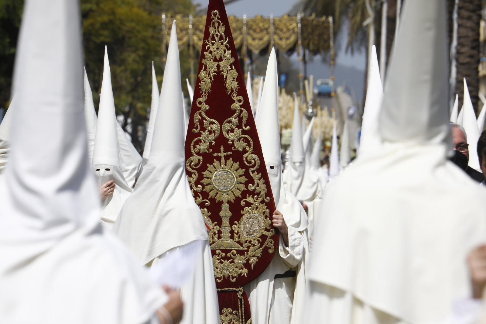 Lunes Santo en Córdoba: La procesión de la Merced, en imágenes
