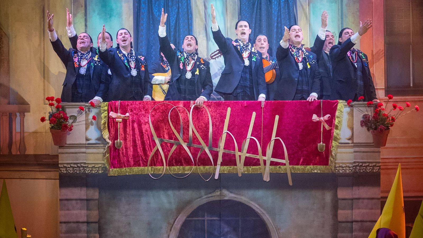 La chirigota del Bizcocho, en plena actuación.