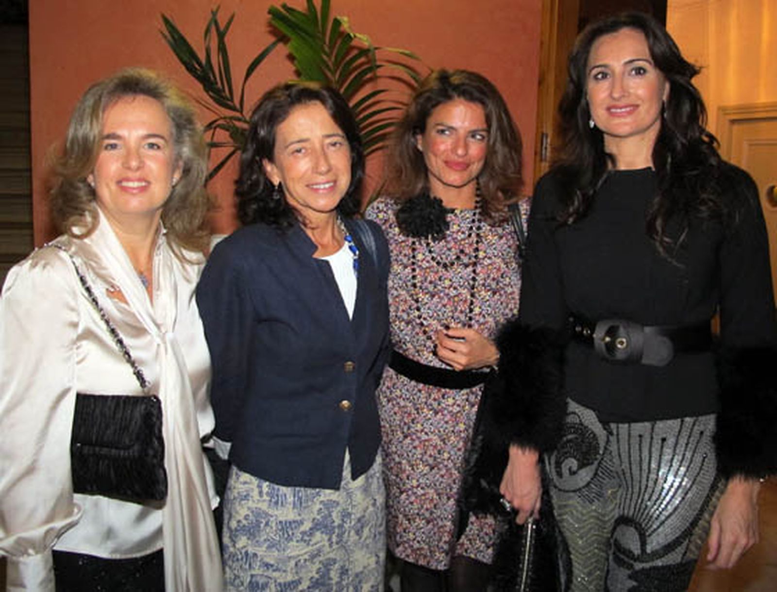 Rocío Rebollo (Autismo Sevilla) con Ana Calvo, Ana Soler y Alcora de los Reyes, de La Caixa.

Foto: Victoria Ramírez