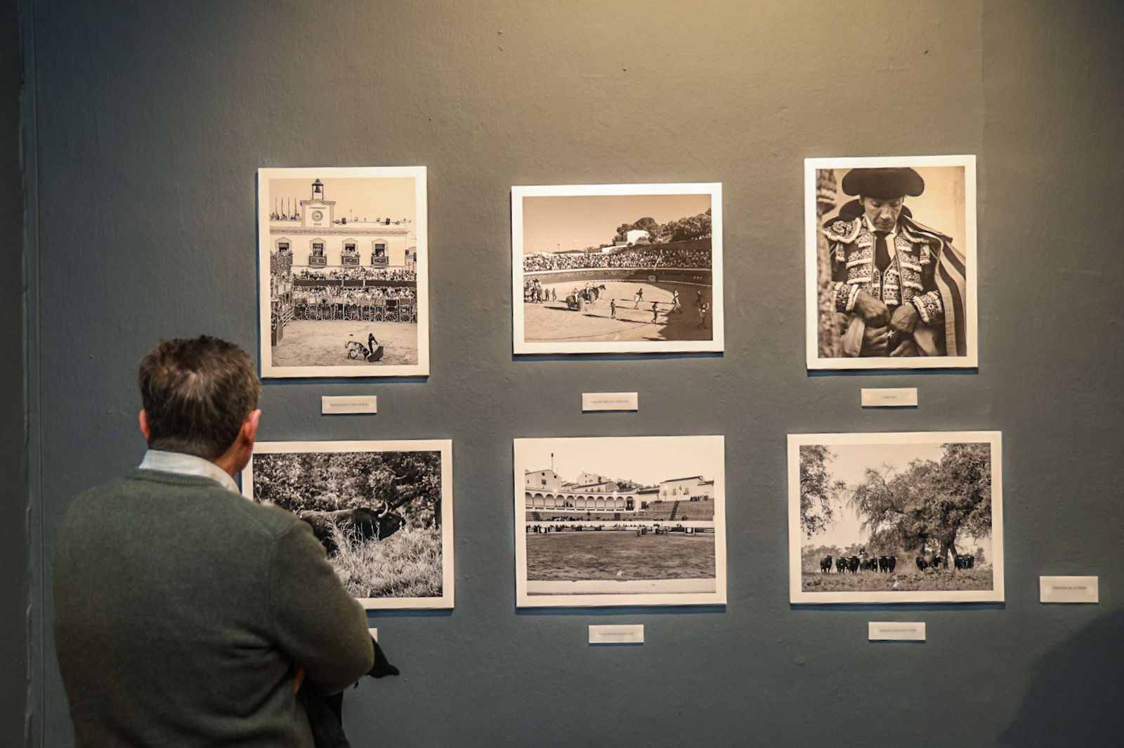 Fotografías de la exposición de ámbito taurino 'Miradas, trazos y estilo'. En el Museo de Huelva