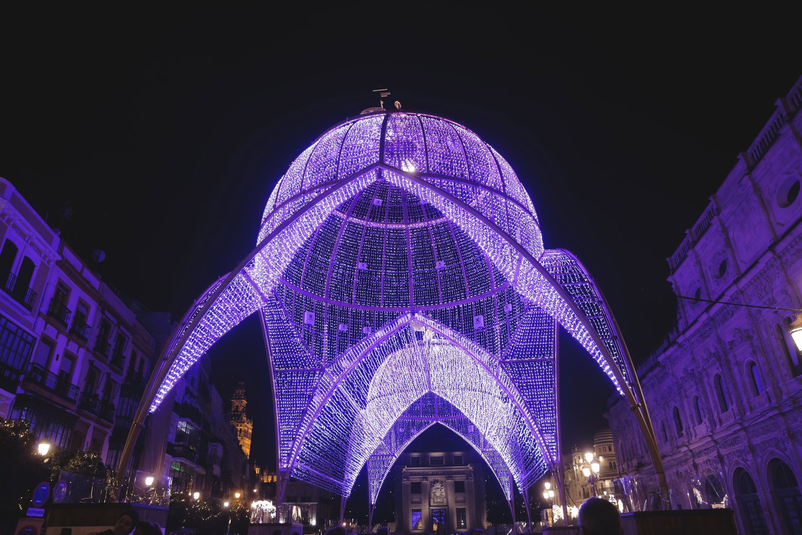 La catedral de luces de Sevilla, en imágenes
