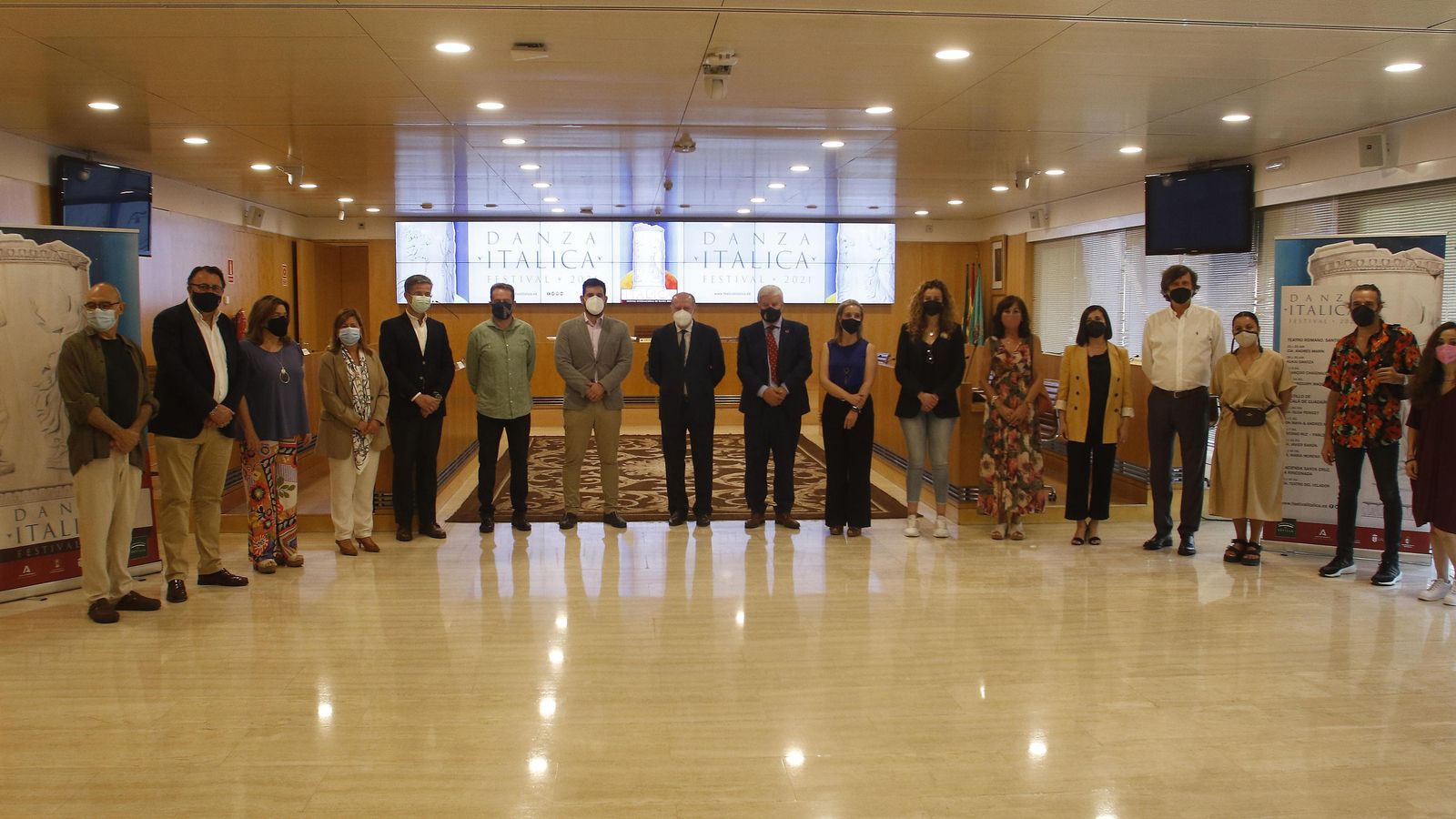 El presidente de la Diputación y los representantes políticos de Alcalá, La Rinconada y Santiponce apoyaron el acto.