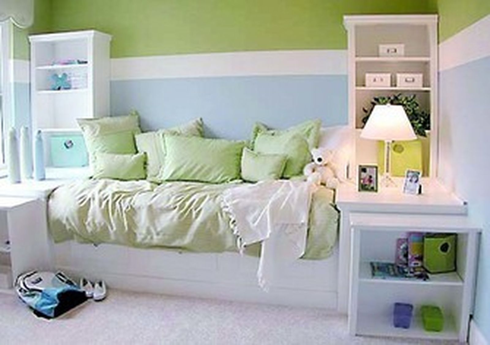 Las tonalidades frías (azules, celestes, verdes y blanco) se prefieren en climas cálidos para brindar sensación de frescura.