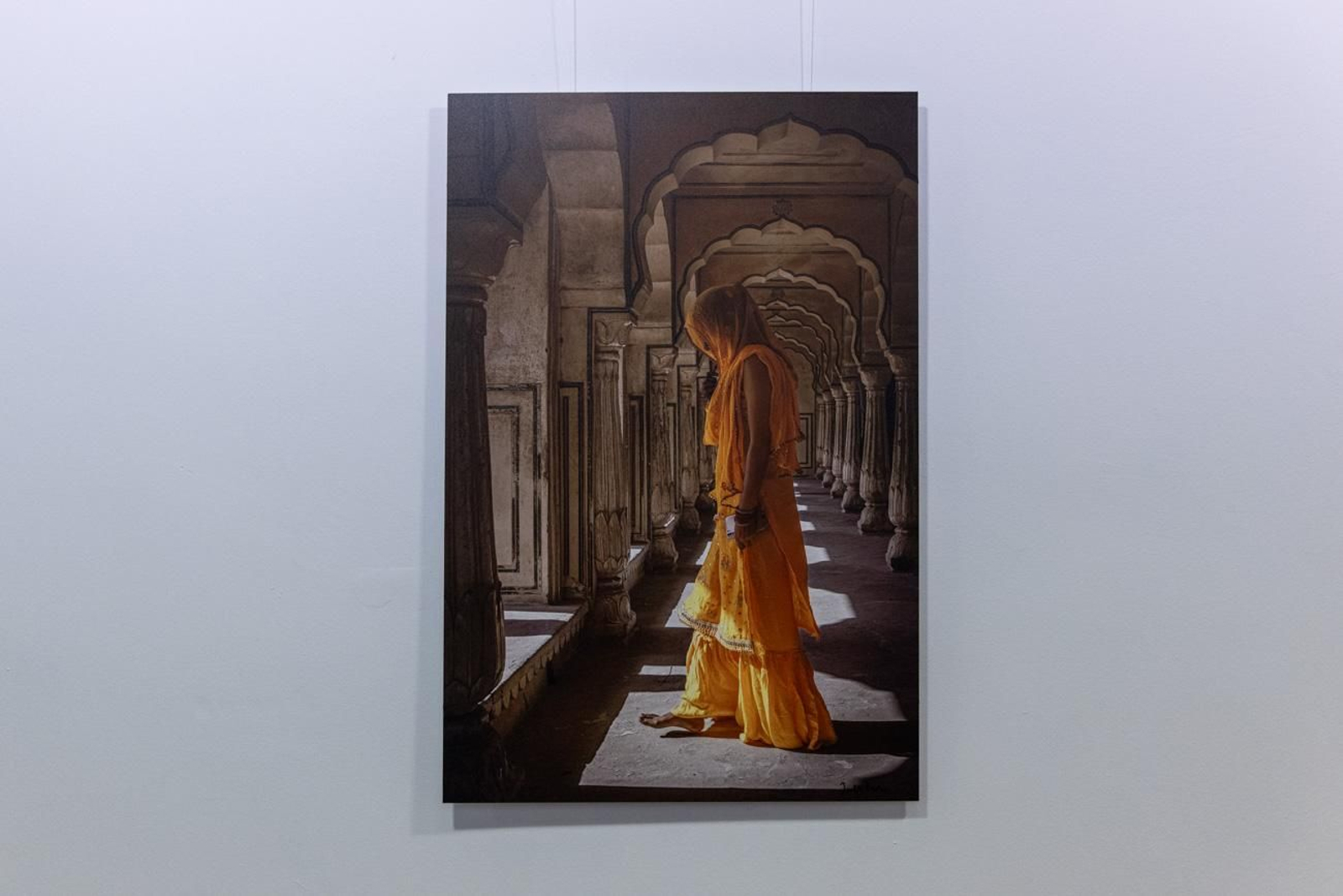 ‘Saris de seda, realidades desveladas’: una mirada fotográfica a la fuerza y dignidad de las mujeres de la India en los Baños Árabes de Jaén