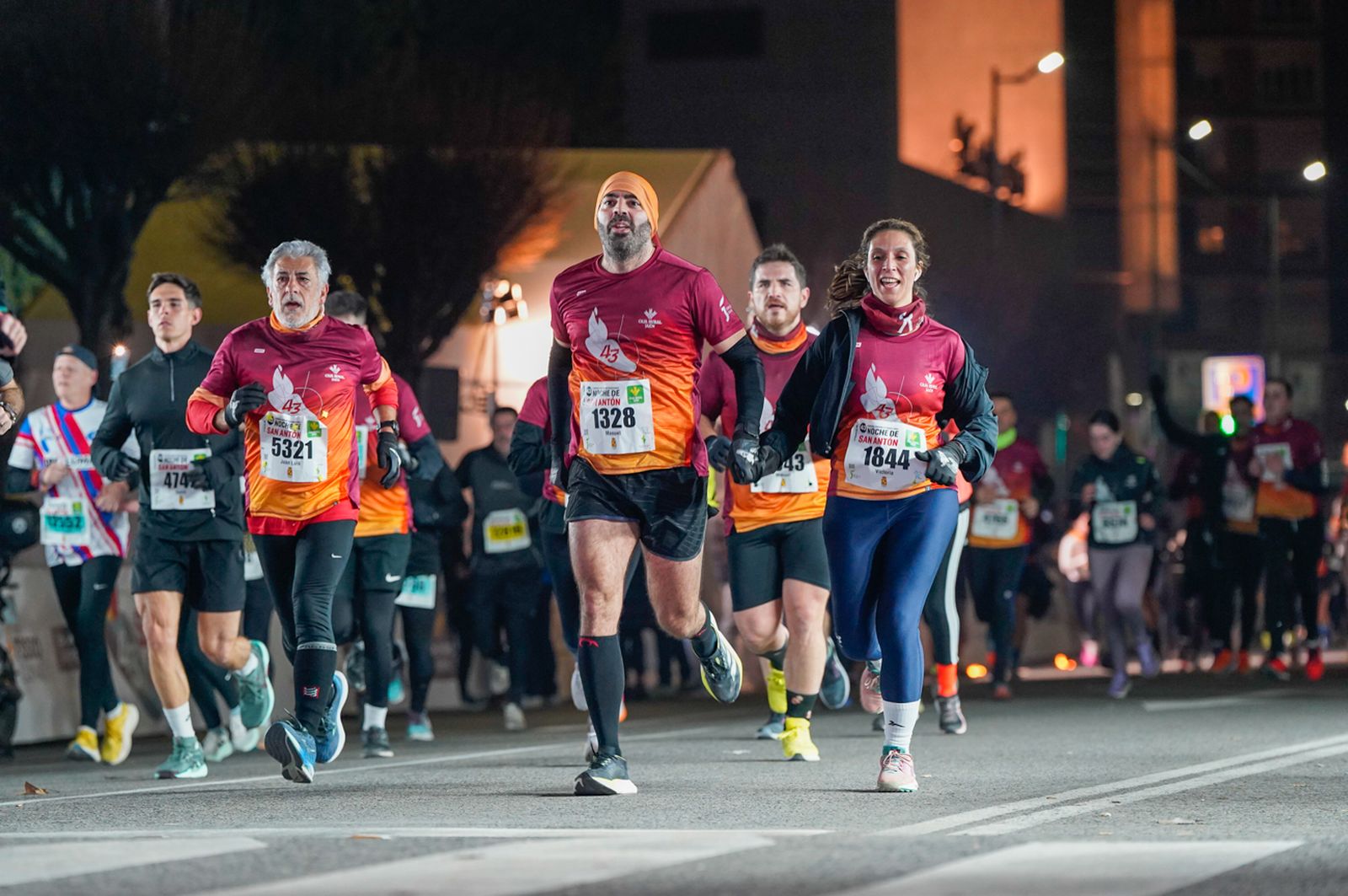 En imágenes: búscate en tu llegada a meta de la Carrera de San Antón 2026 (18)