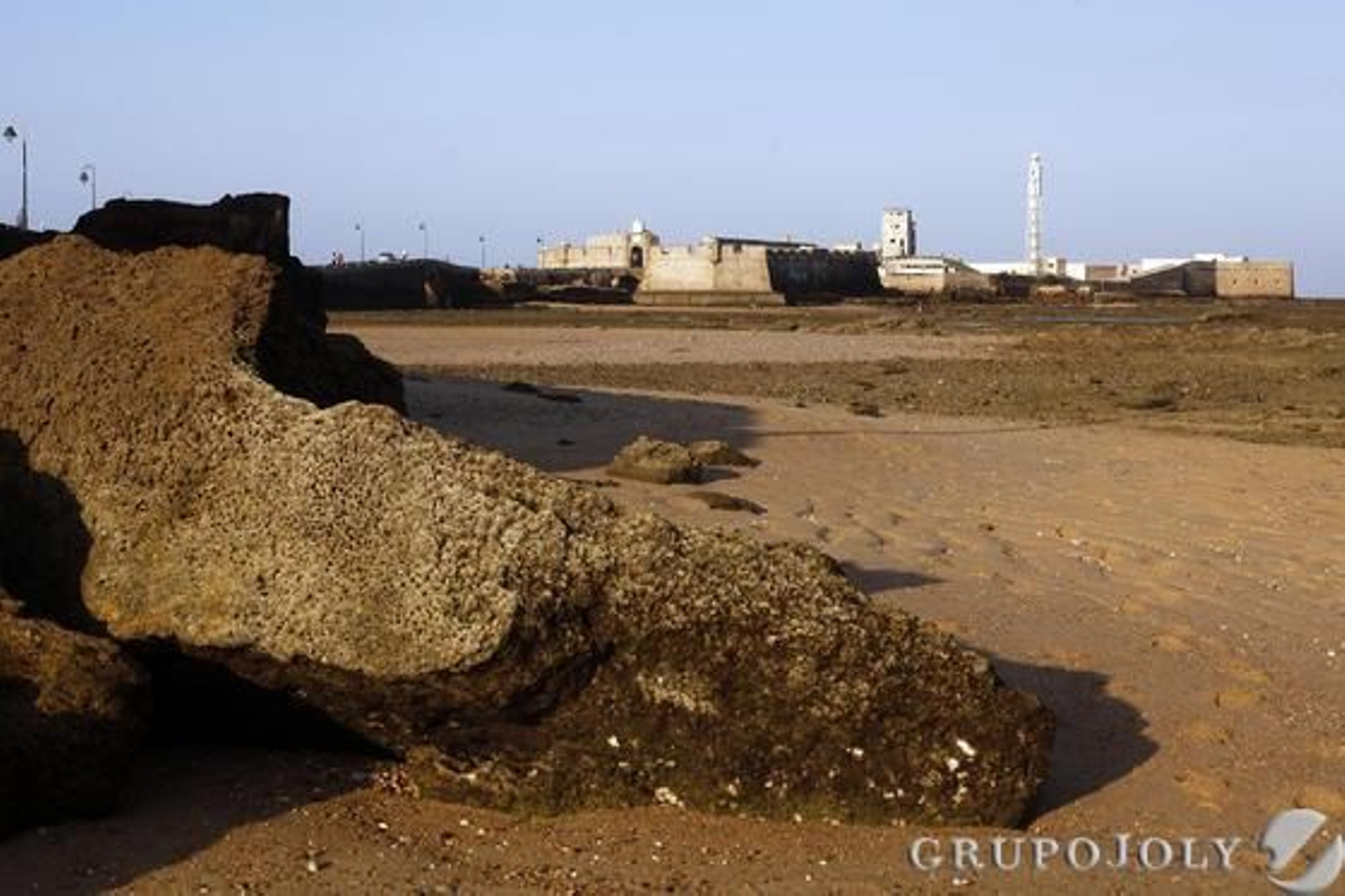 Imágenes del momento de una espectacular bajamar en las playas de Cádiz.

Foto: Jesus Marin