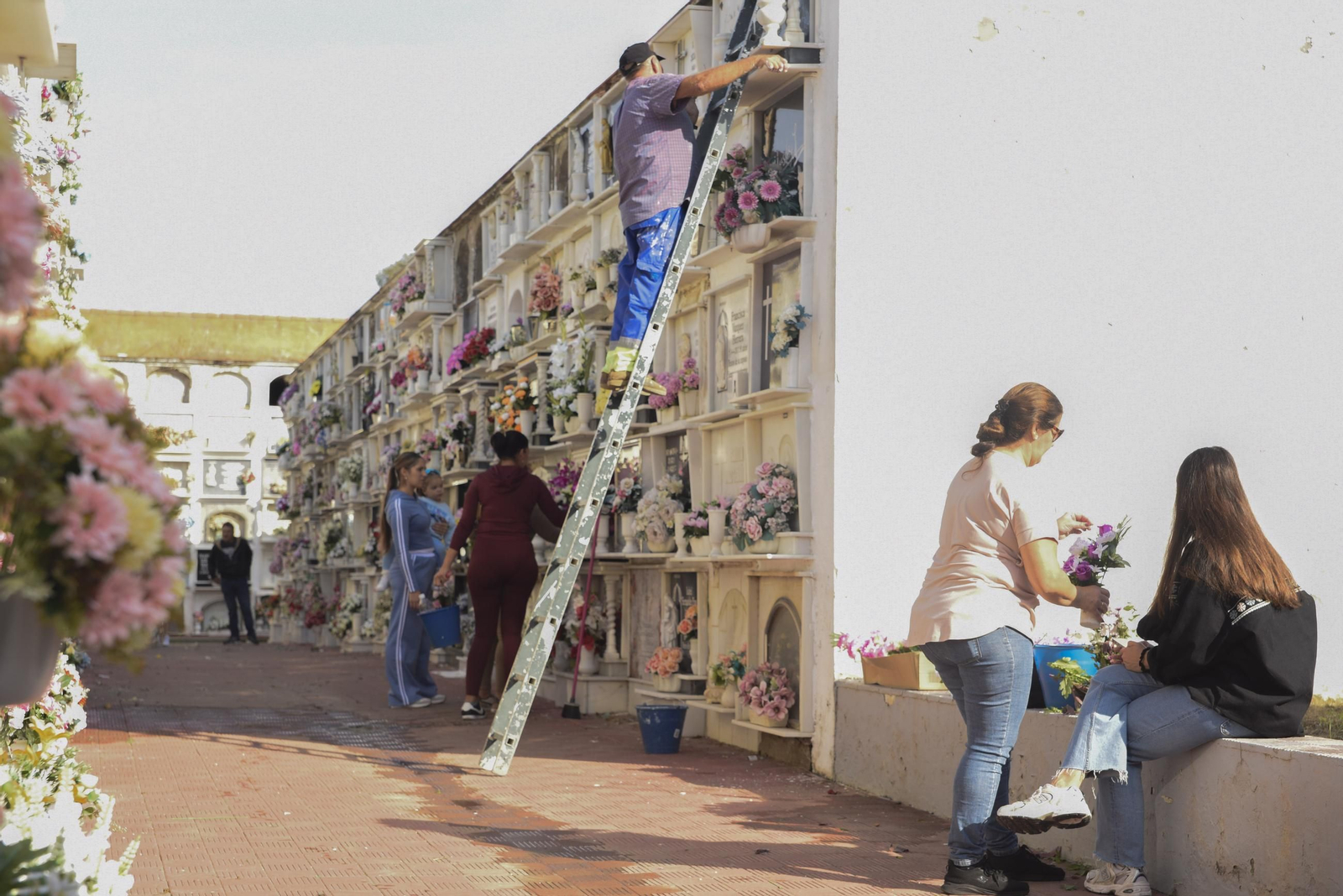 Fotos del Día de Todos los Santos en La Línea
