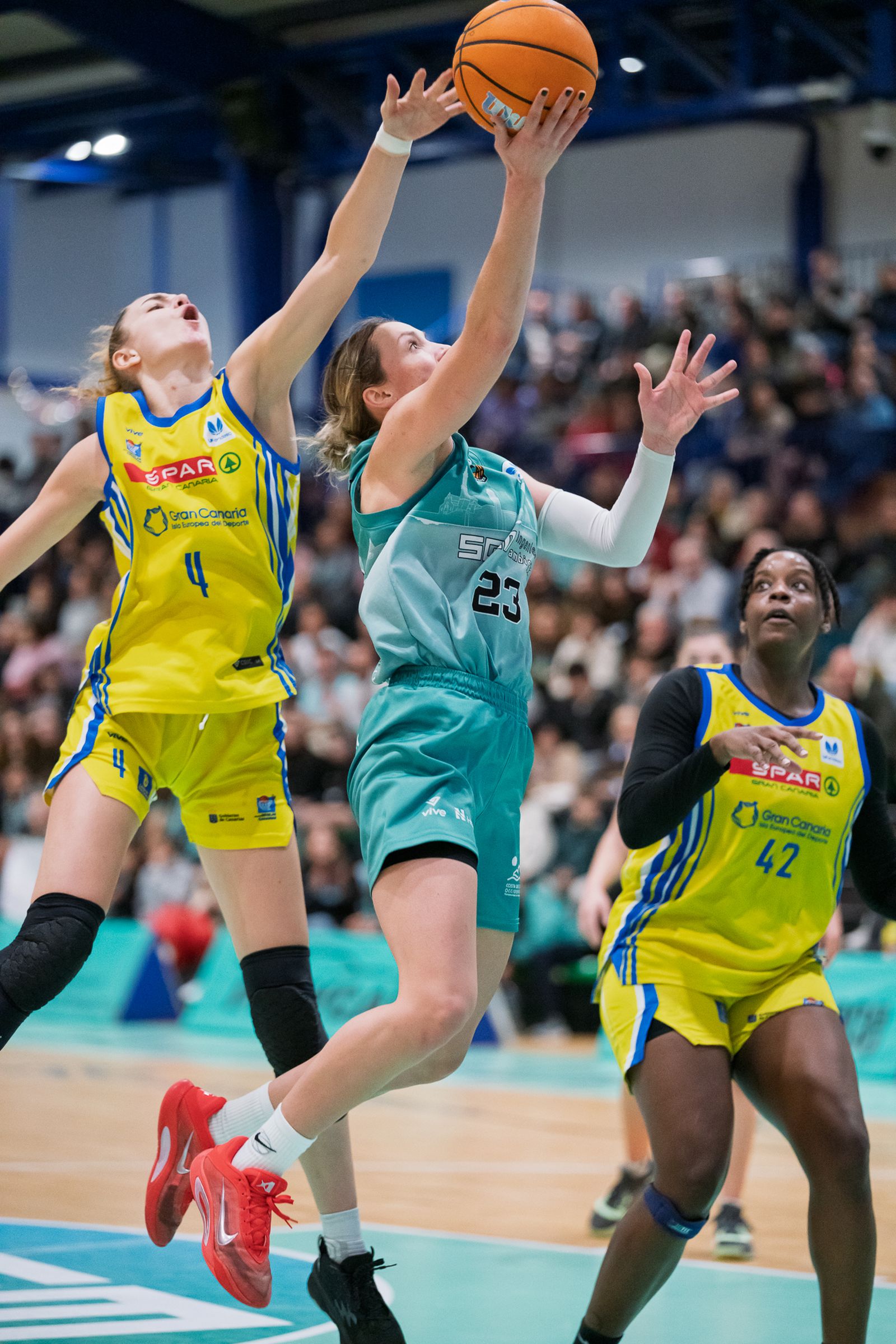 Esencial victoria del CAB Estepona ante el Spar Gran Canaria (80-64)