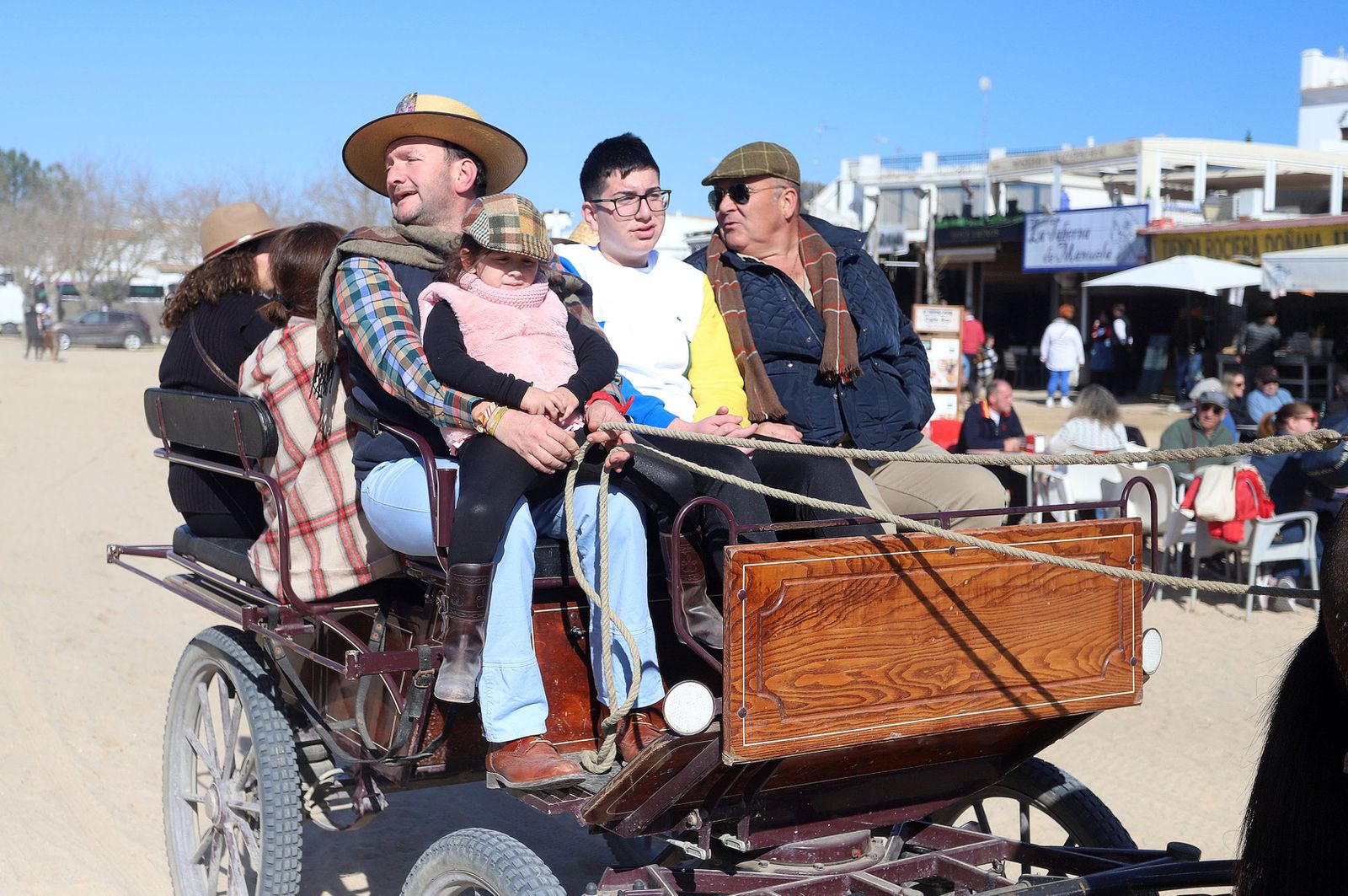 Imágenes del ambiente previo a la celebración de la Candelaria en El Rocío