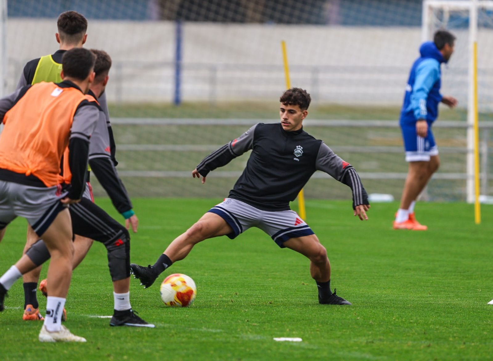 Entrenamiento del Recre con la incorporación de nuevos jugadores, en fotografías