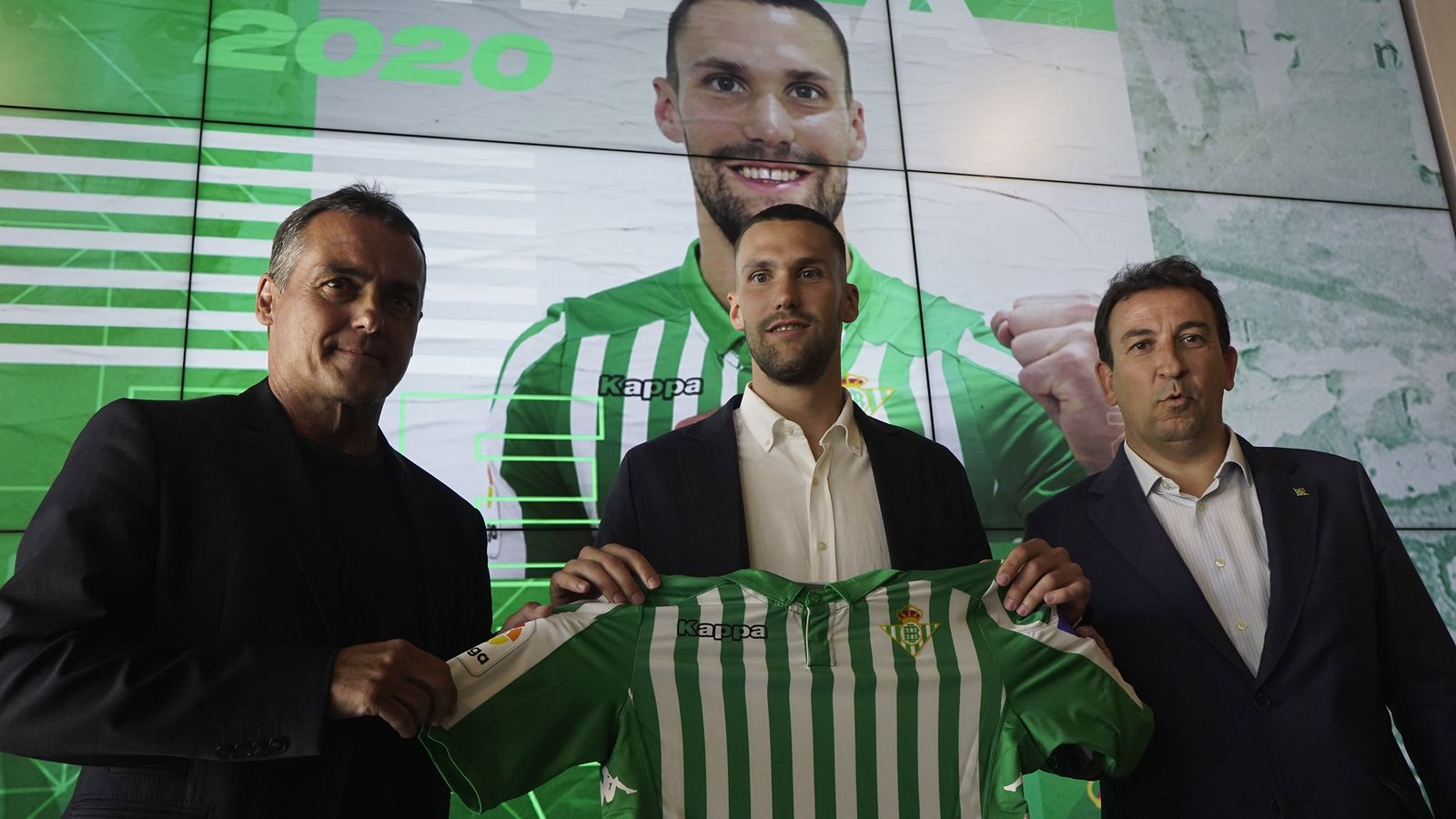 Pedraza posa entre Alexis Trujillo y José Miguel López.