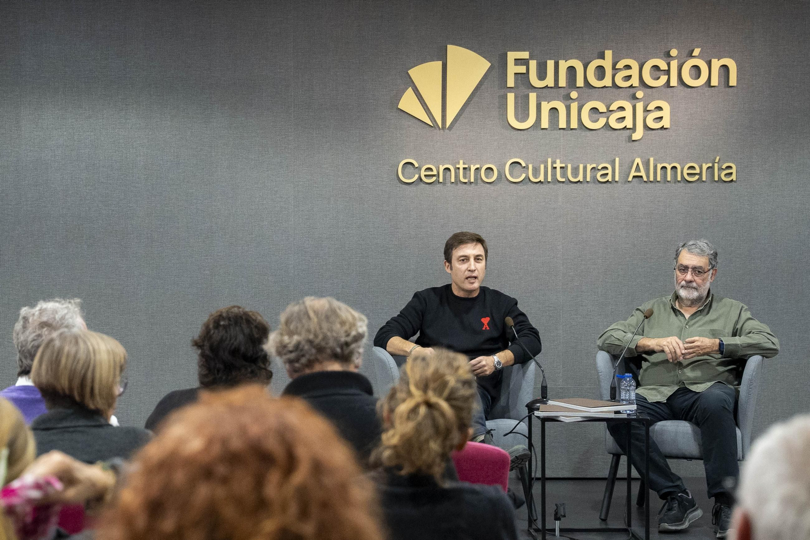 “Cuando las imágenes pierden su cuerpo”: Un diálogo entre Sema D’Acosta y Joan Fontcuberta sobre materia, memoria y la transformación posfotográfica