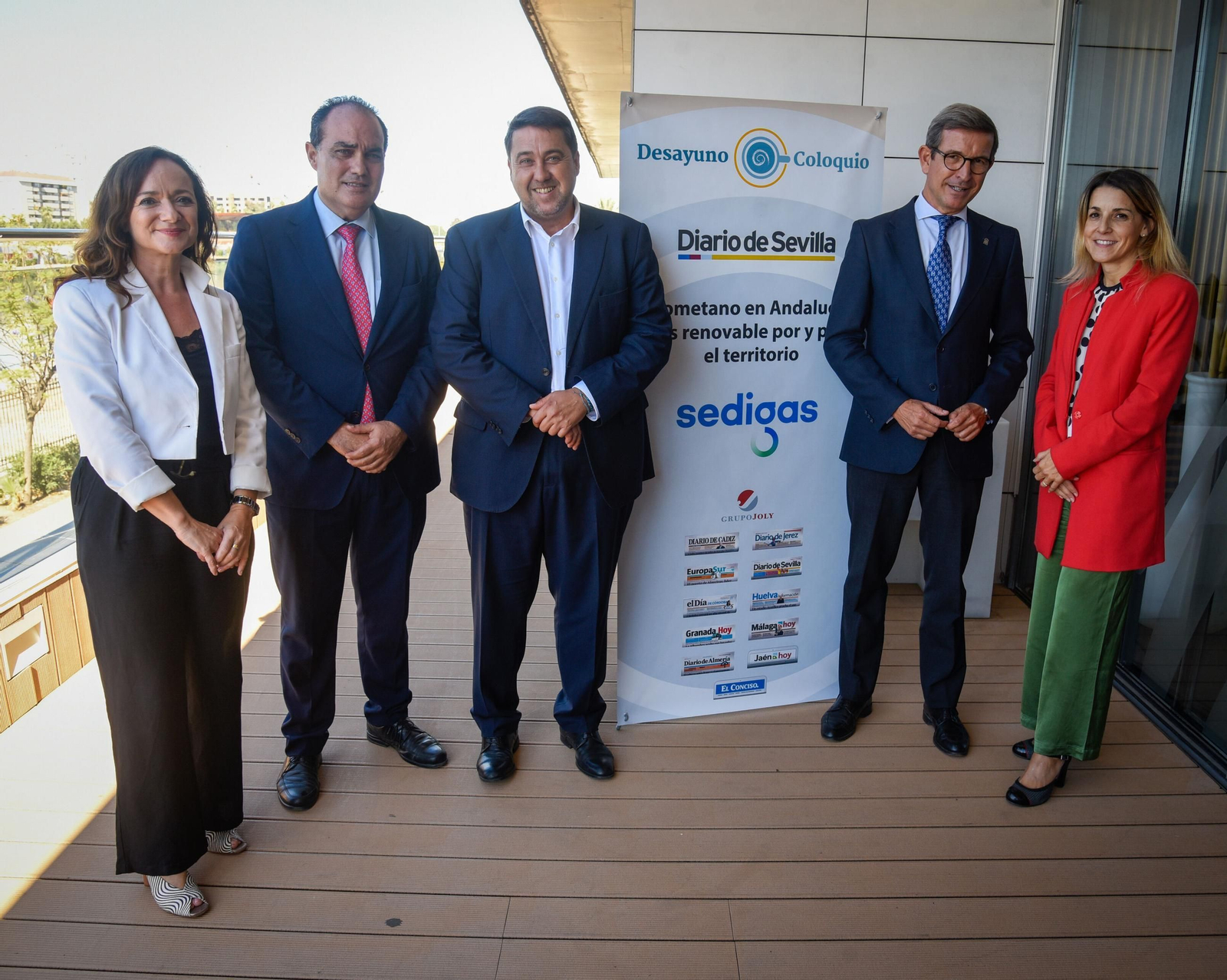 De izquierda a derecha, Magdalena Trillo y David Fernández (Diario de Sevilla/ Grupo Joly), Joan Batalla (presidente Sedigas), Jorge Paradela (consejero de Industria) y Naiara Ortiz de Mendíbil (secretaria gral. Sedigas) De izquierda a derecha, Magdalena Trillo y David Fernández (Diario de Sevilla/ Grupo Joly), Joan Batalla (presidente Sedigas), Jorge Paradela (consejero de Industria) y Naiara Ortiz de Mendíbil (secretaria gral. Sedigas)