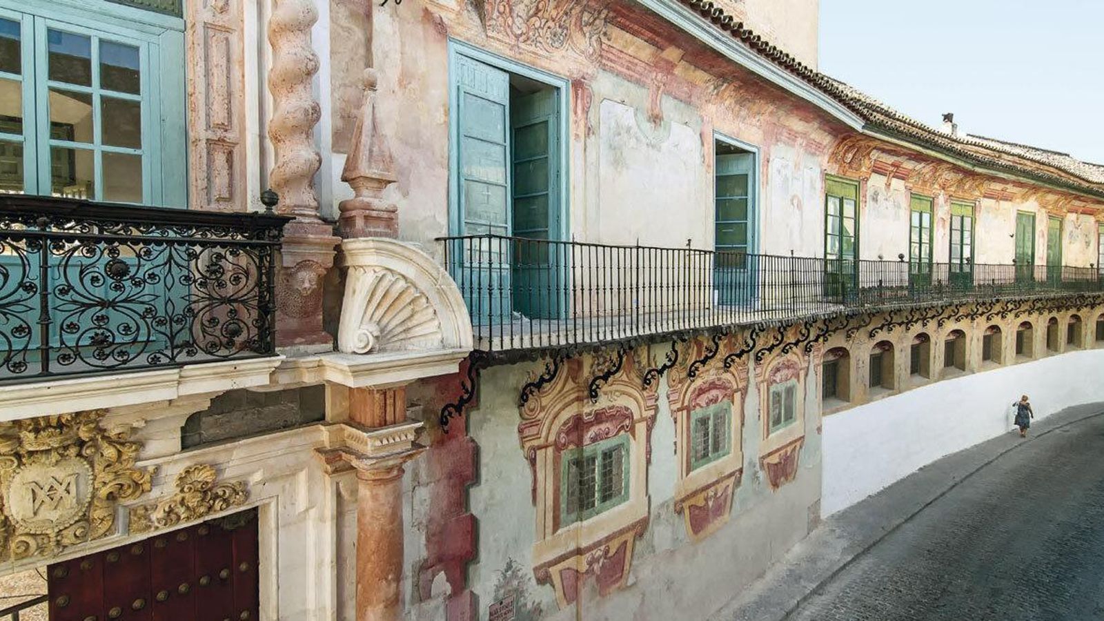 Balconada del Palacio de Peñaflor.
