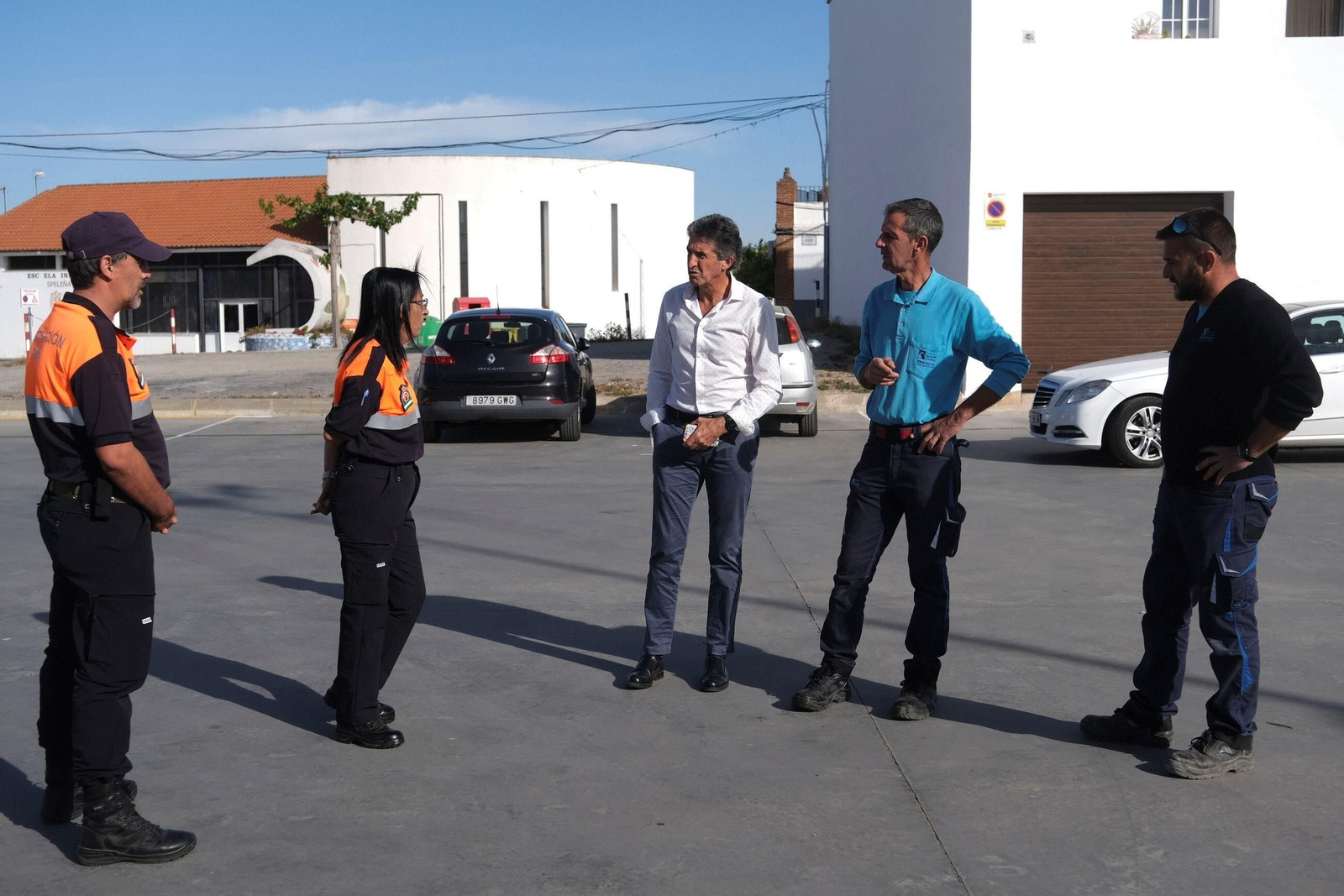 El reparto de agua potable en Espiel, en imágenes