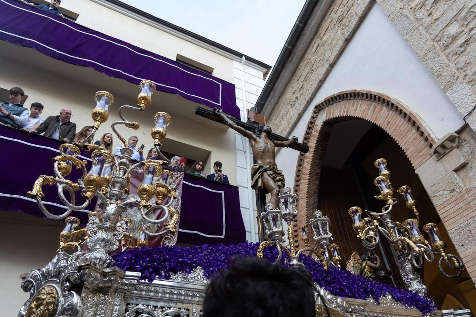 Las cofradías de la Vera Cruz, Expiración y Gran Poder lucen sus cortejos en la calle
