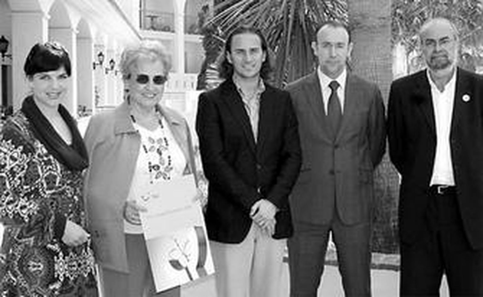 Representantes de TUI y de Fuerte Hoteles junto al alcalde de Conil.