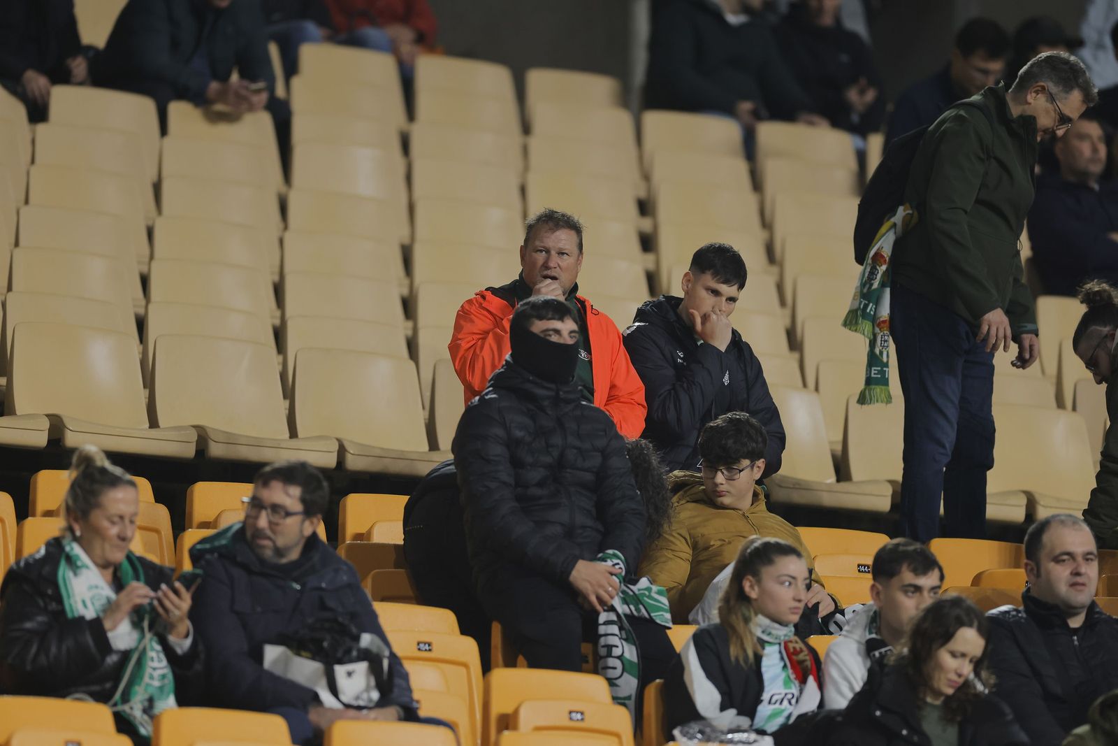 Buscate en las fotos del Betis - Feyenoord