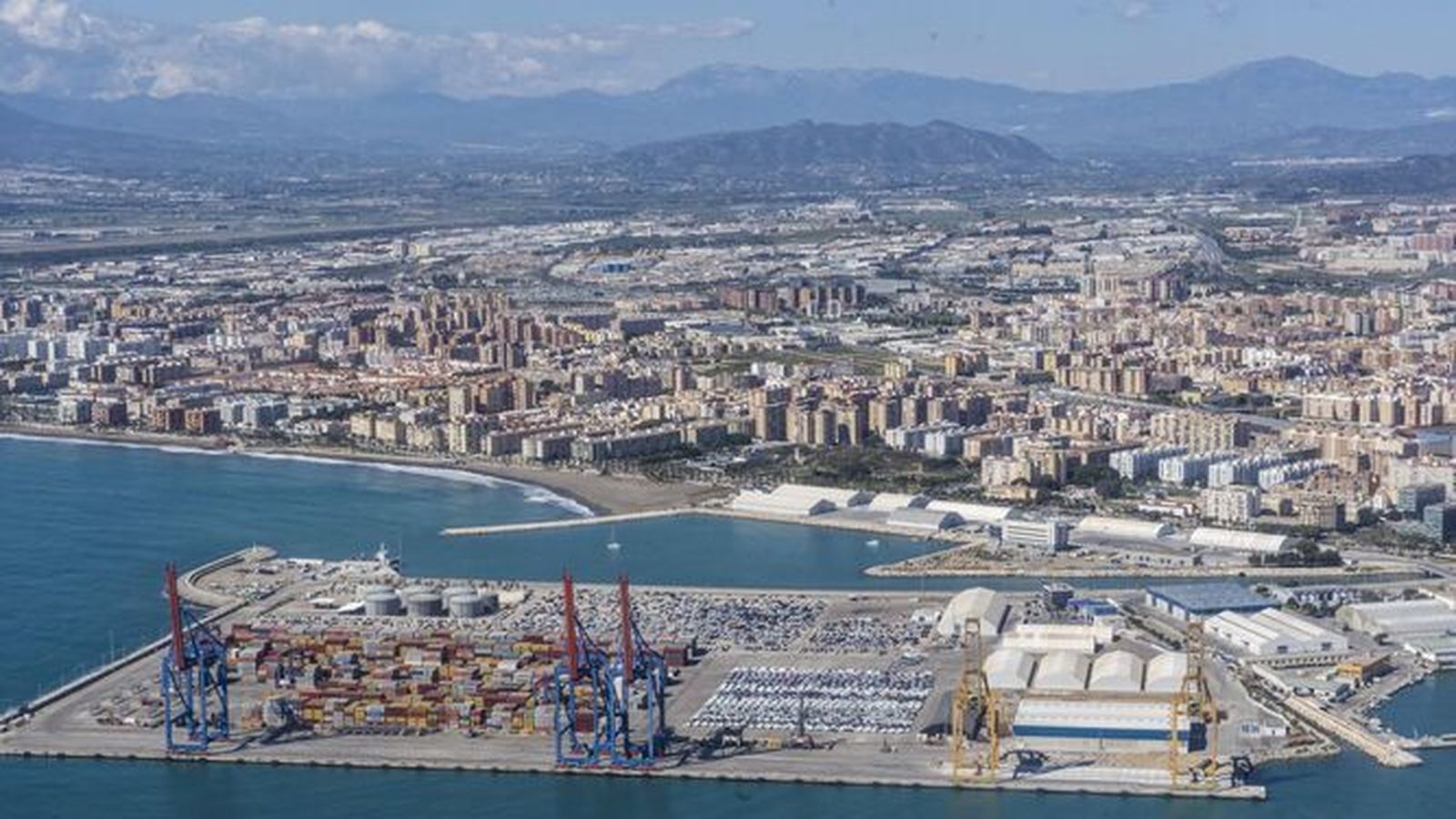 Imagen aérea del puerto de Málaga