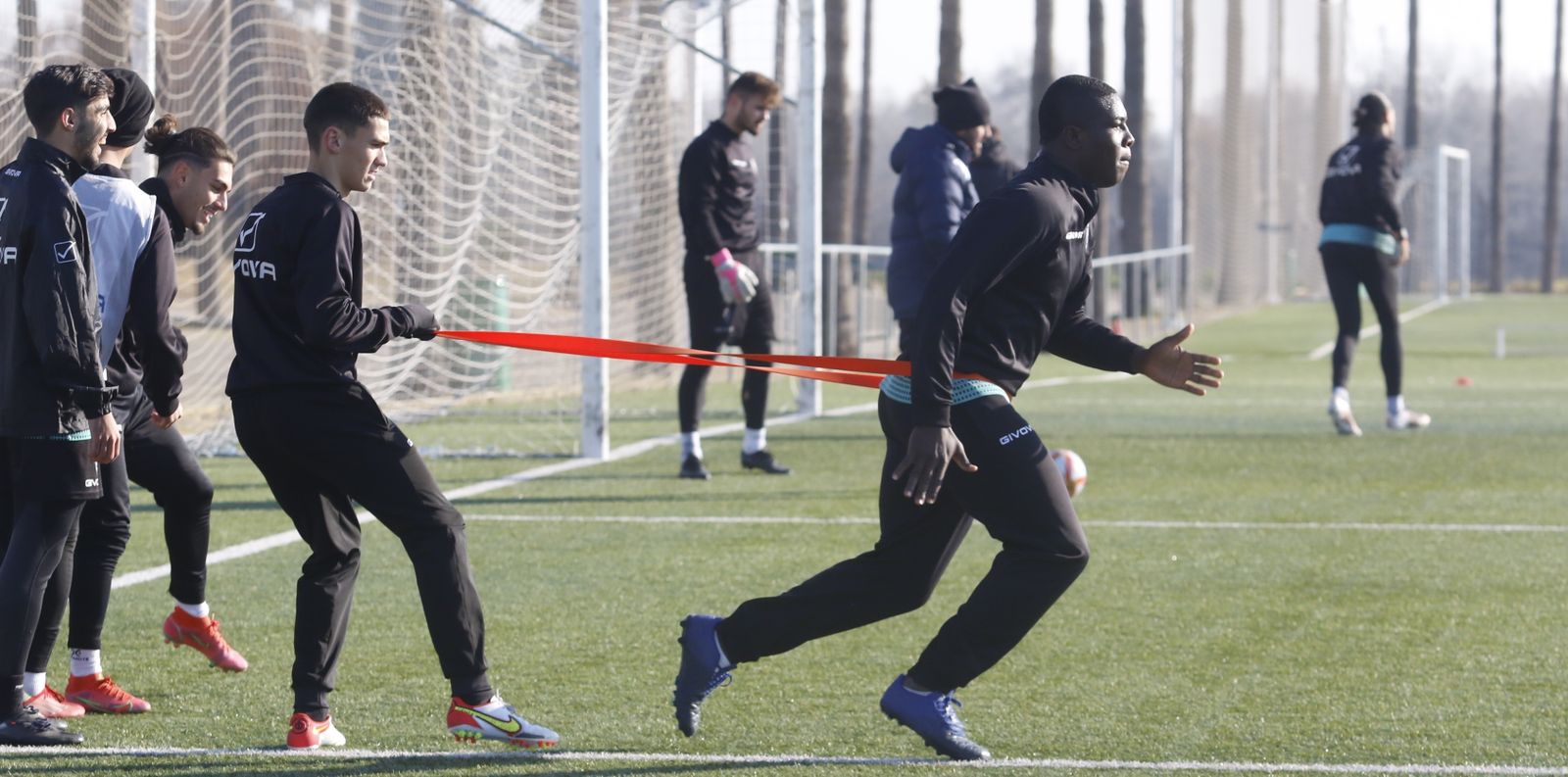 El colombiano Mosquera se ejercita durante un entrenamiento con el filial.