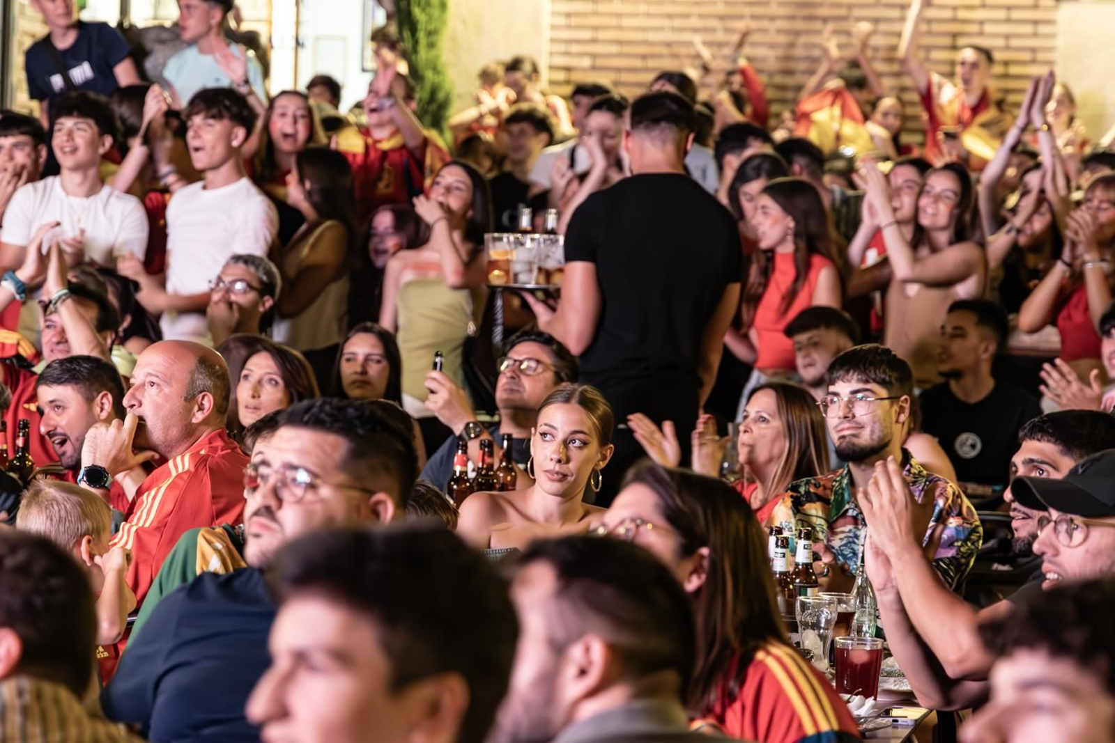 La euforia jiennense por la victoria de España, imágenes