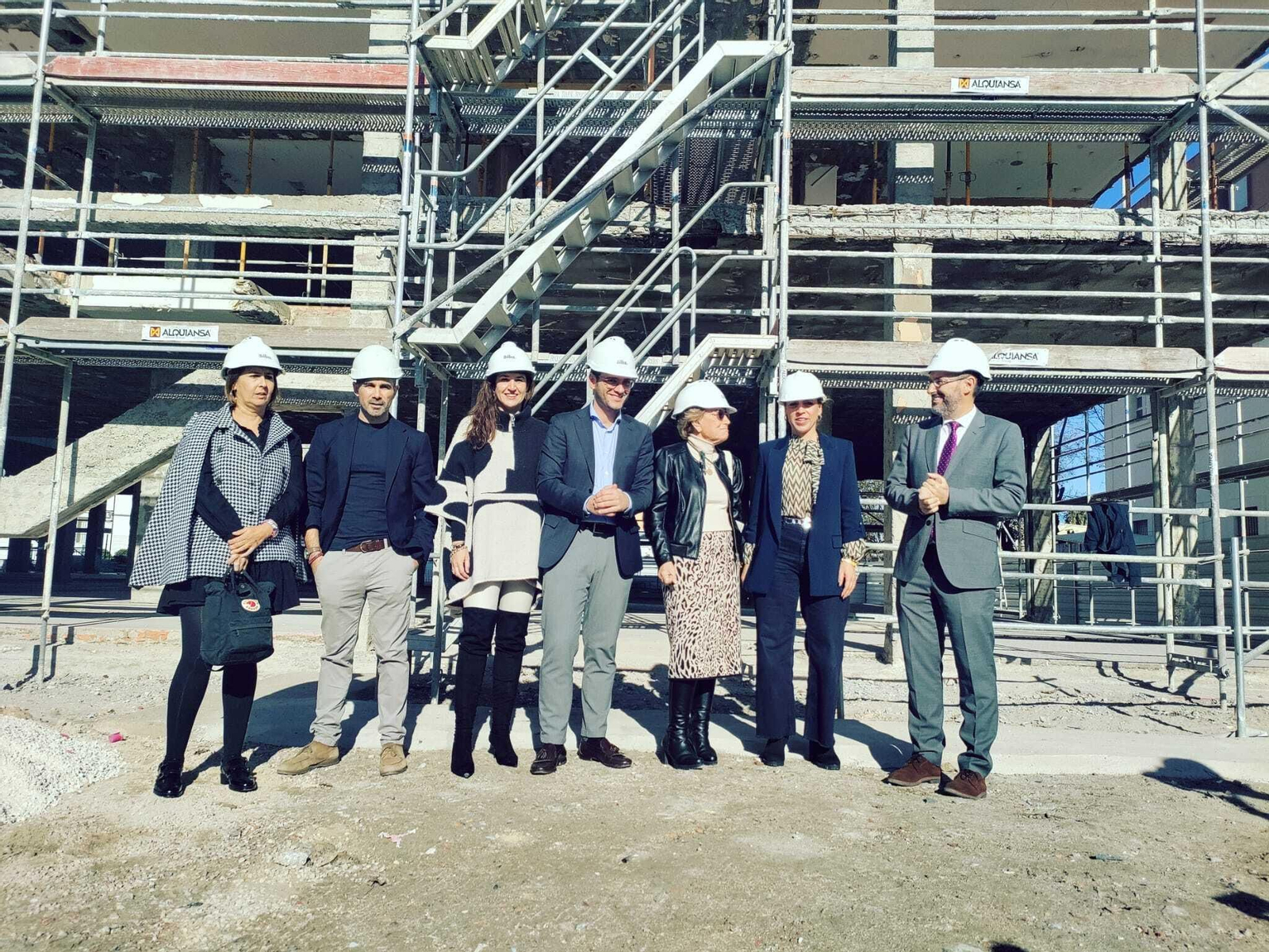 Las autoridades visitan las obras de la residencia Gómez Ulla, este martes.