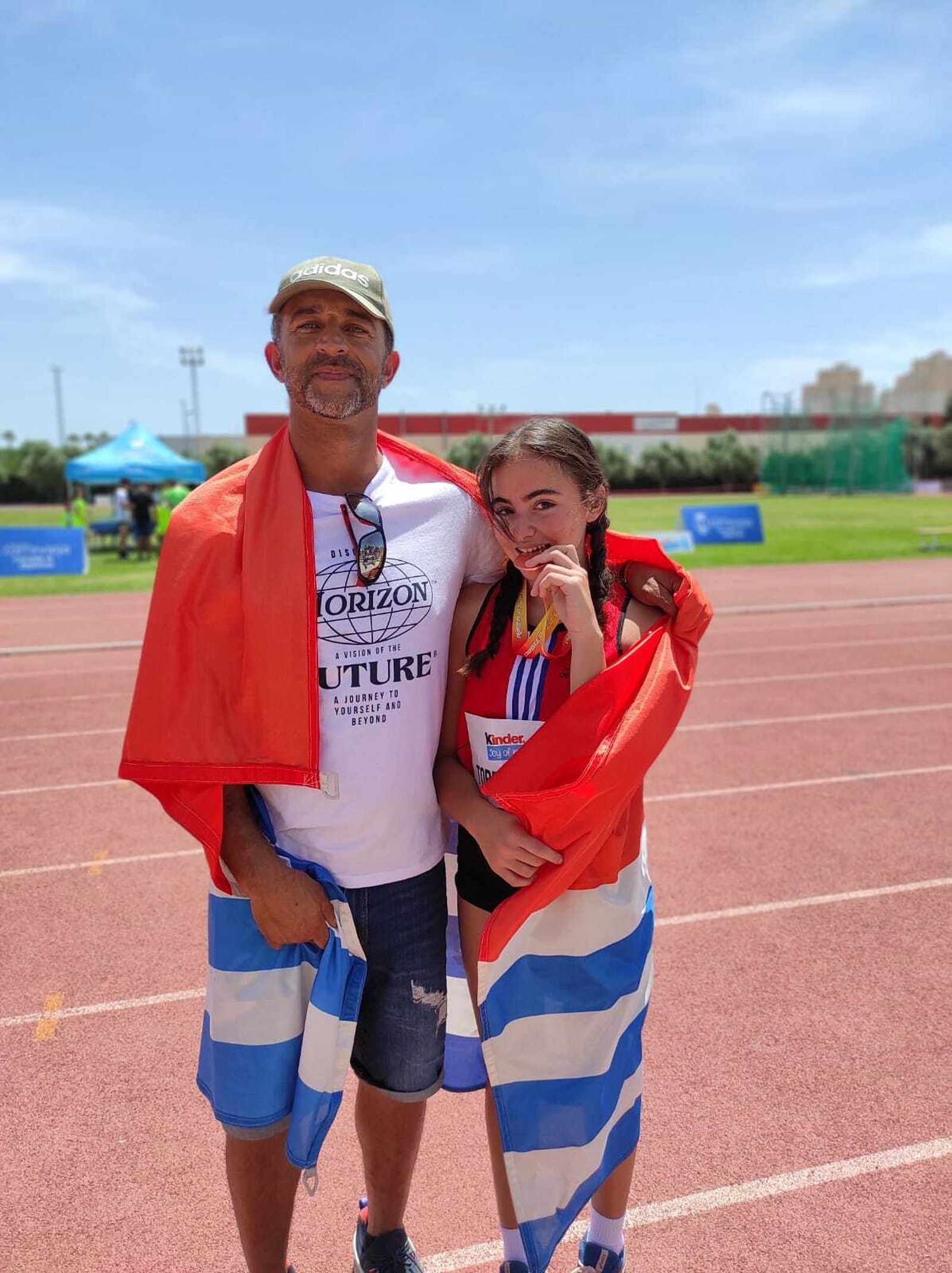 Sara Pedrero, junto a su entrenador José Manuel Hermoso de Jesús.