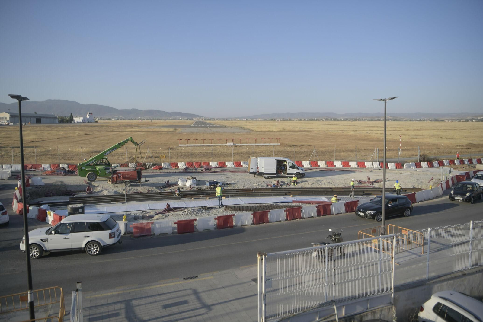 Colocación de las vías en la zona de La Frontera, en San Cayetano