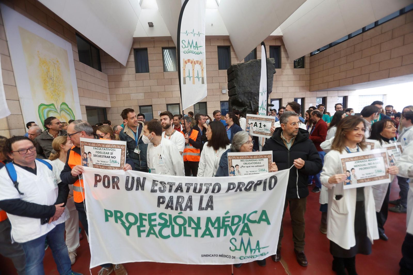 La concentración de médicos en contra de la reforma del Estatuto Marco, en imágenes