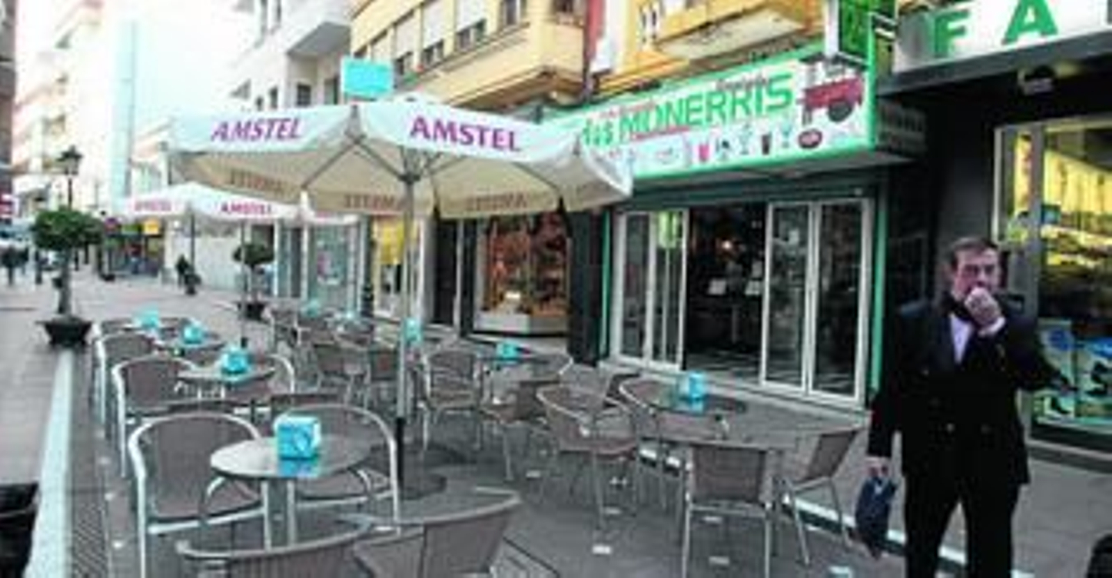 Imagen de la heladería Monerris, situada en la calle Real de La Línea.