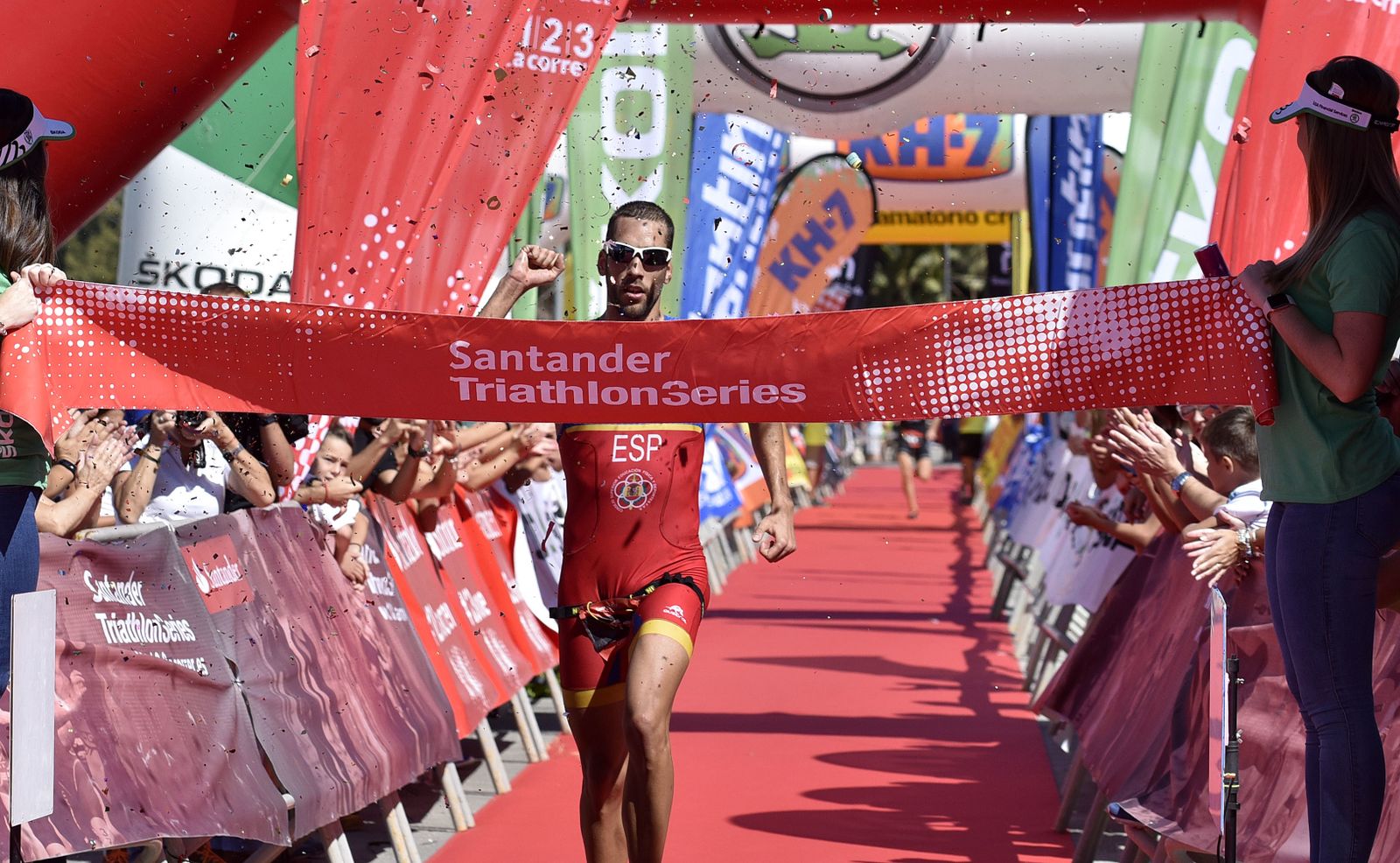 Las imágenes del V Triatlón Puerto de Sevilla