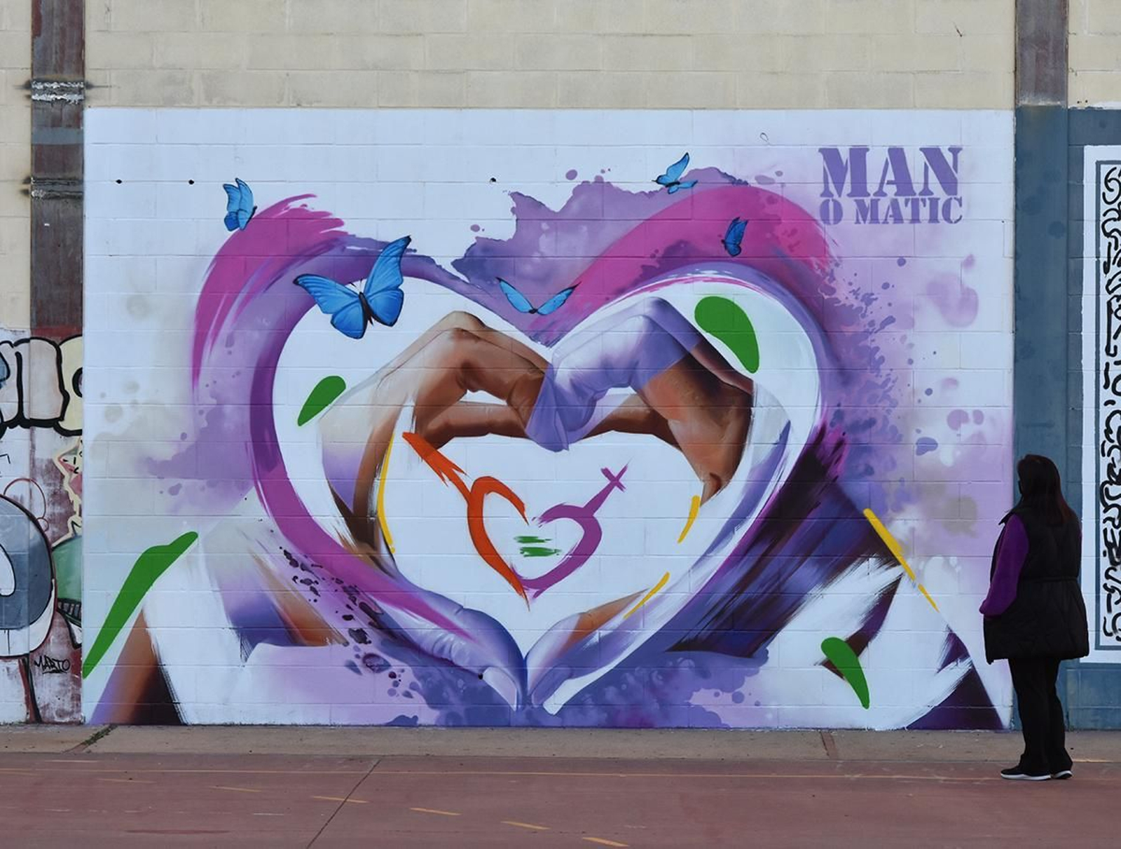 La espectacular obra de Manomatic contra la violencia de género en Huelva