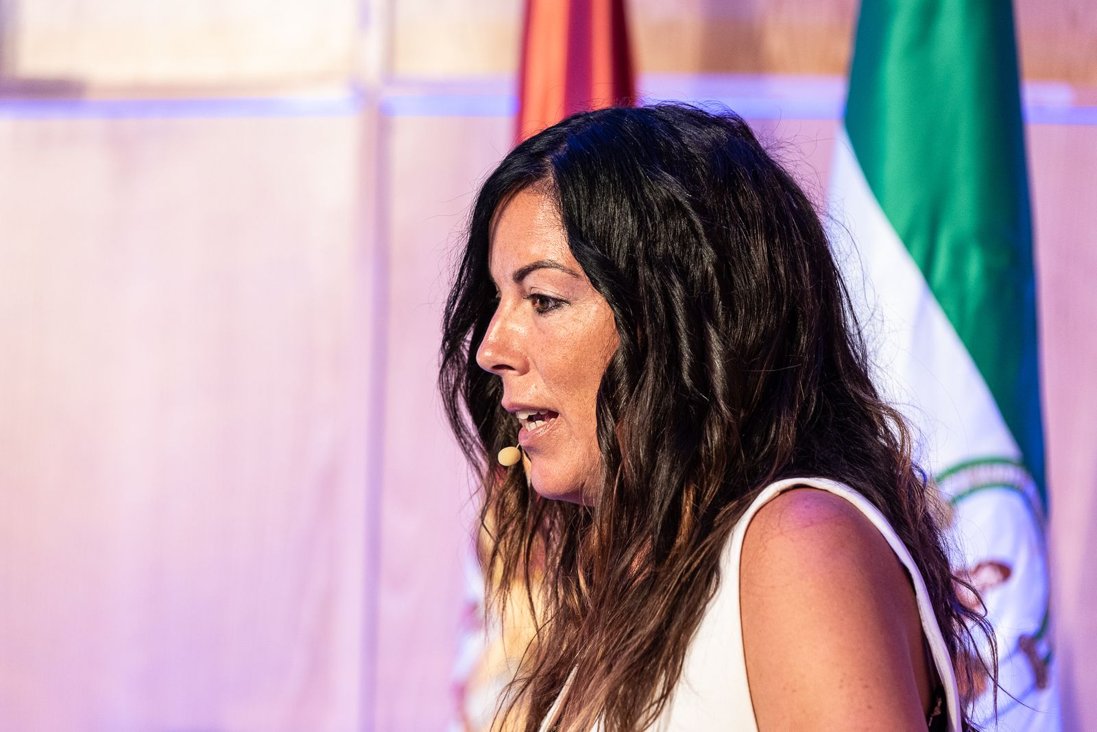 Imágenes de la presentación de la memoria de Aiqbe